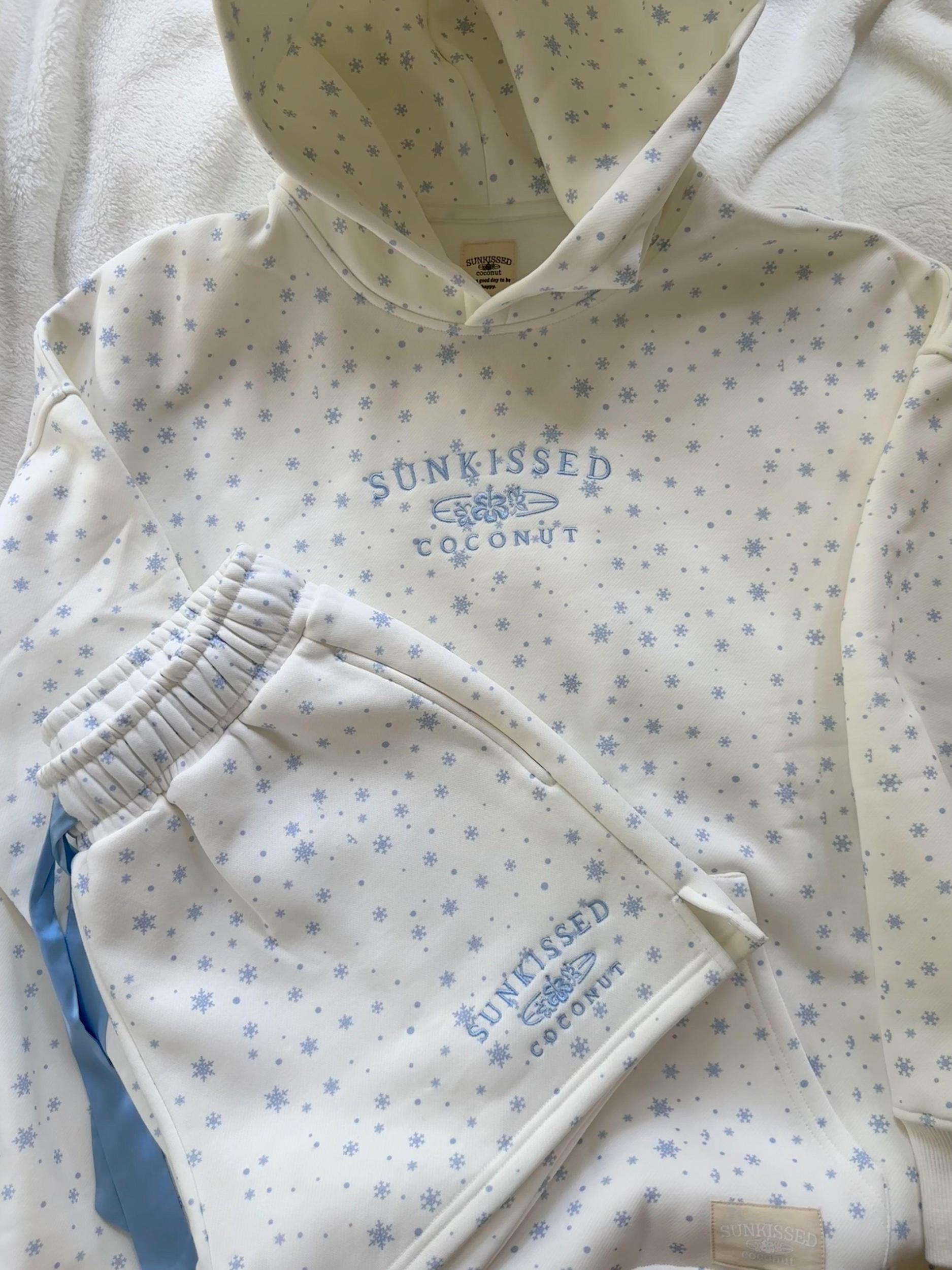 Snowflake Sunkissedcoconut Embroider Shorts Product Image