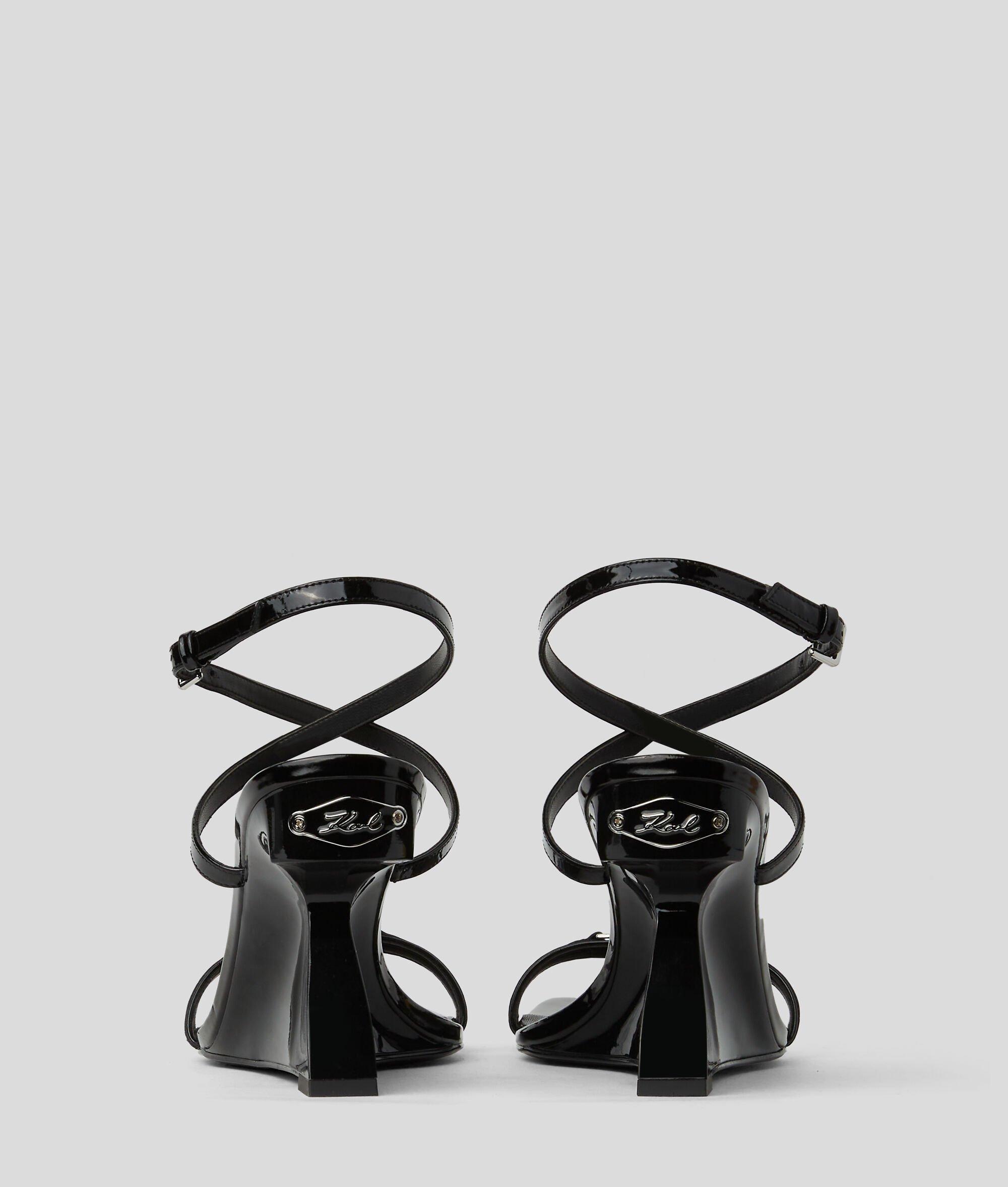 SIGNATURE WAVERLY WEDGES Product Image