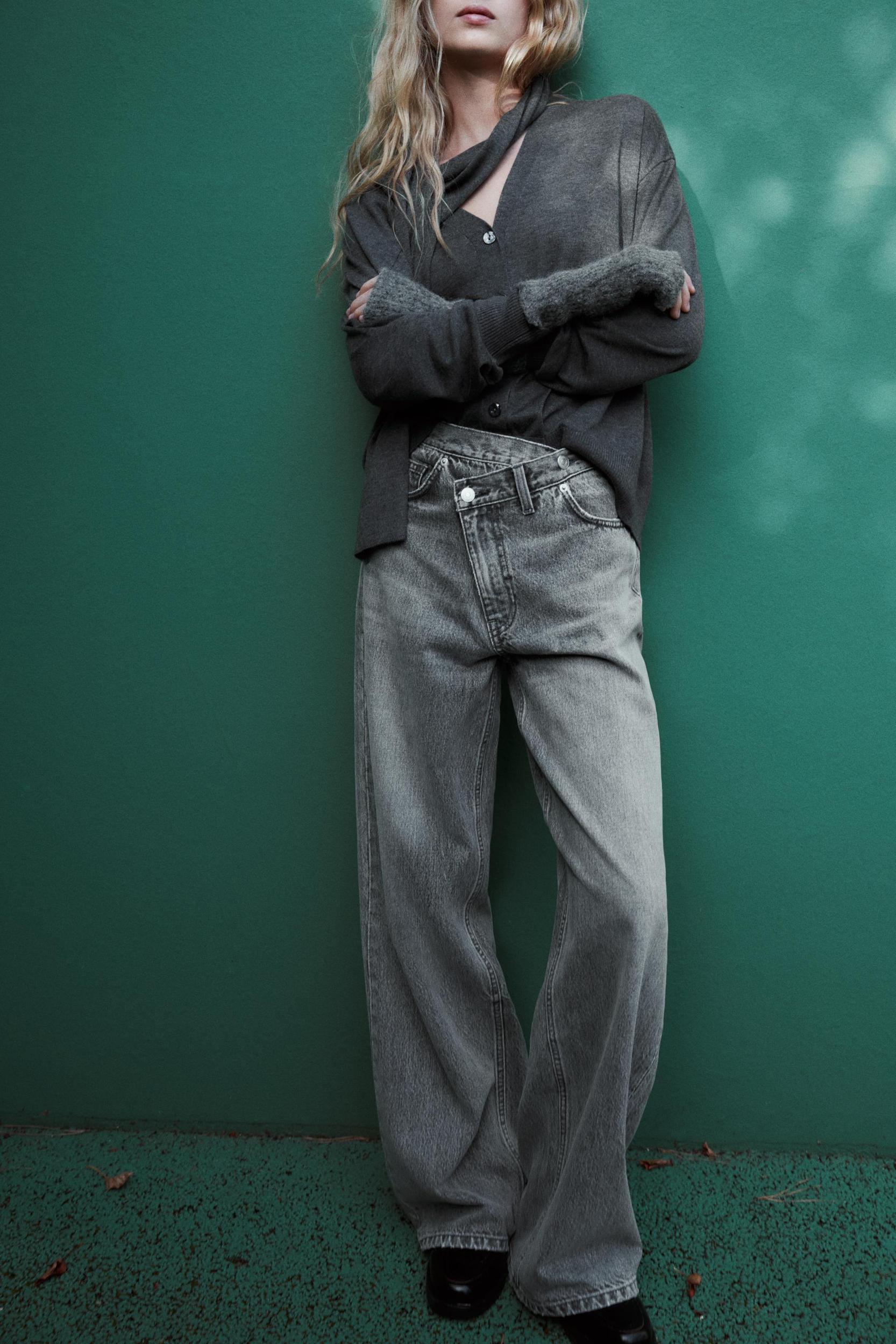 TRF MID-RISE CROSS WAIST BAGGY JEANS Product Image