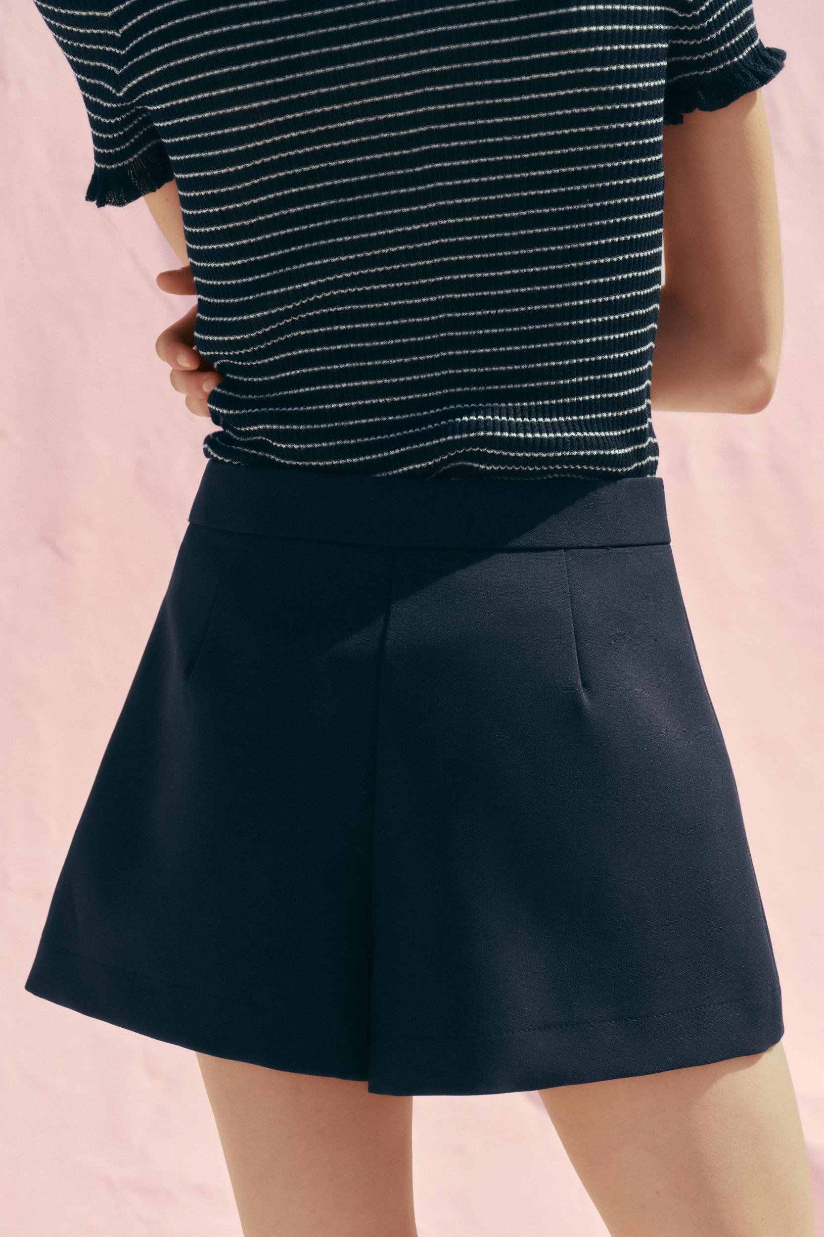 SPLIT SKIRT WITH BUTTONS Product Image