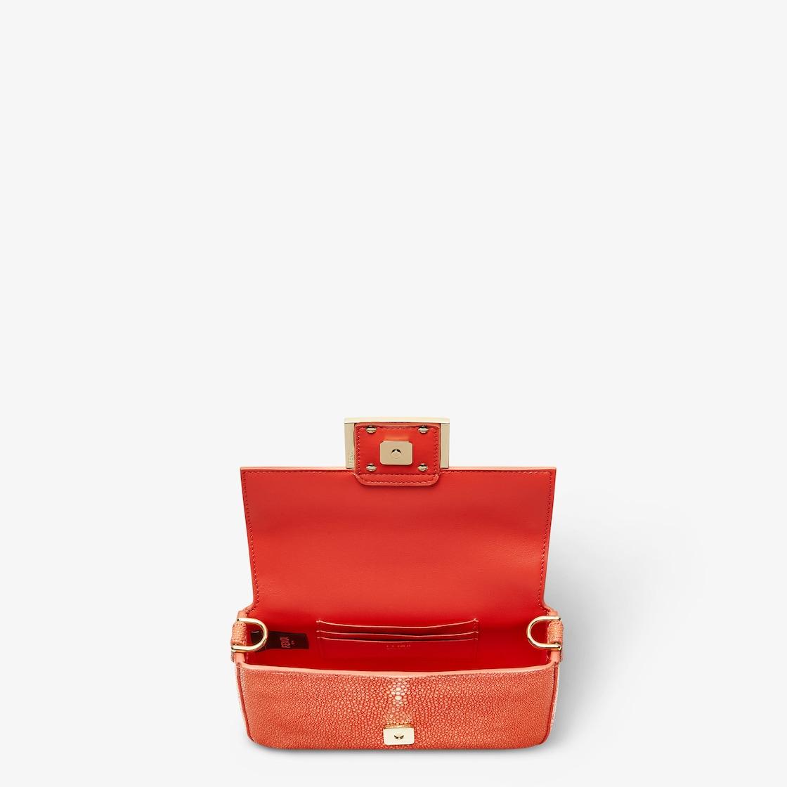 Charm ChainGold-colored metal charm Product Image