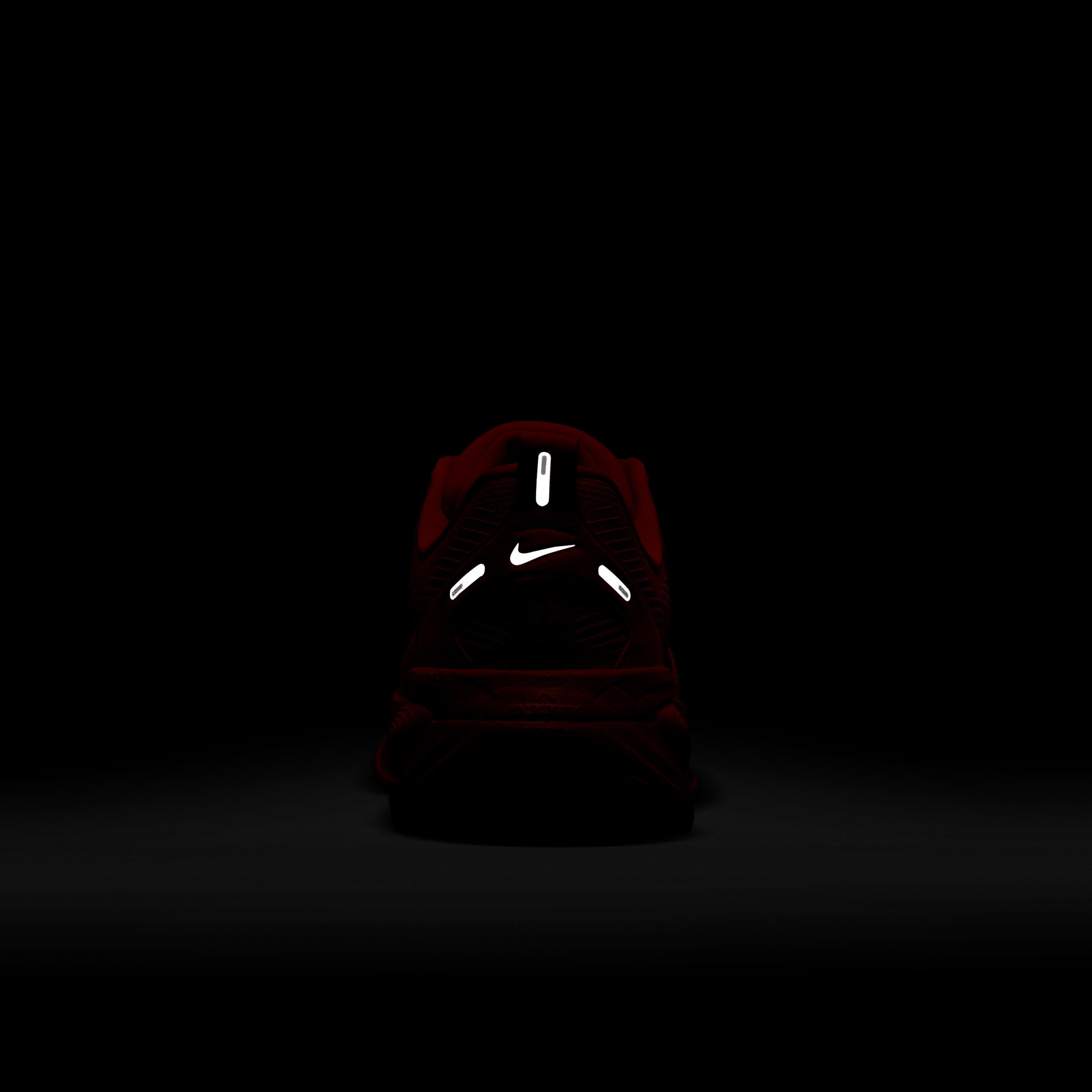 Nike Womens Vomero 18 Road Running Shoes | HM6804-603 Product Image