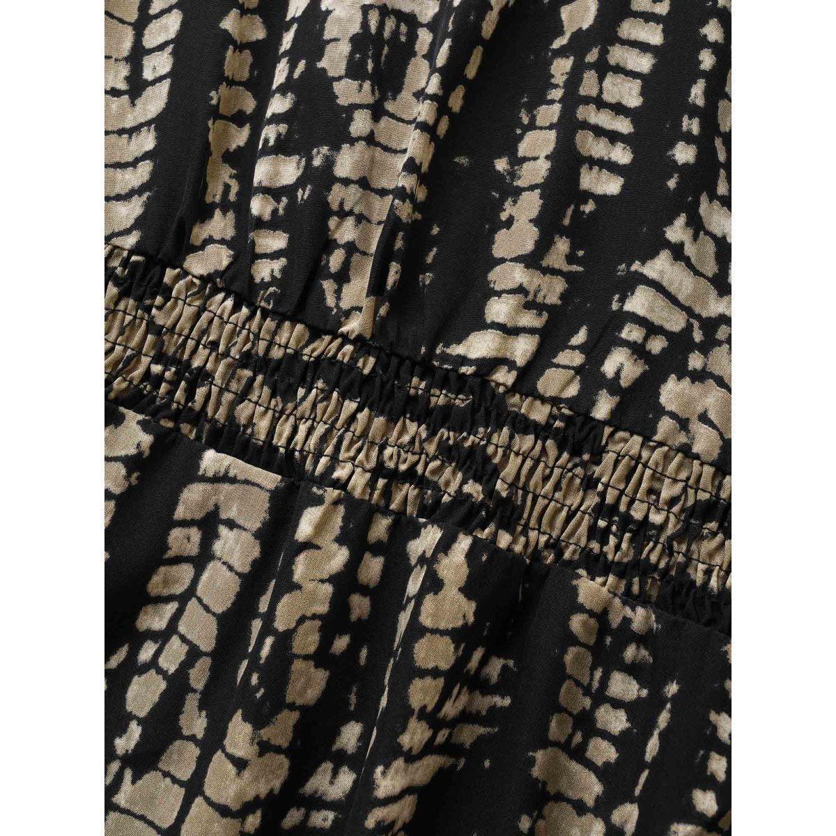 Plus Size V Neck Geometric Ruffles Shirred Dress Black Women At the Office Shirred V-neck Half Sleeve Curvy BloomChic 28/5X Product Image