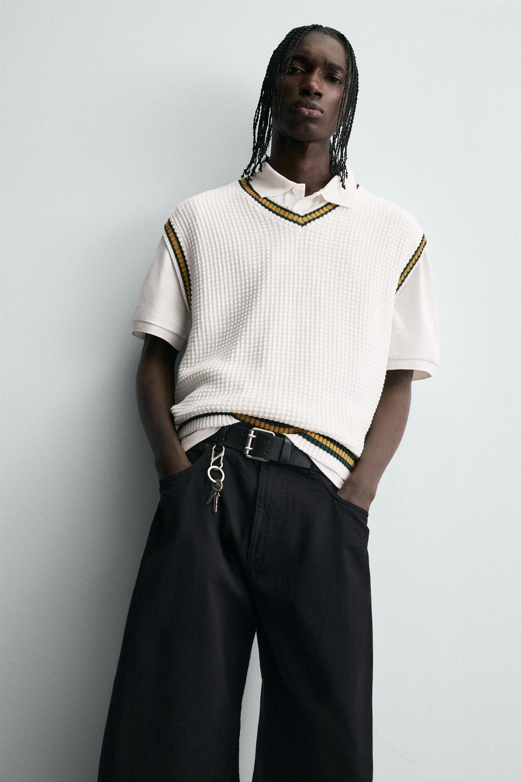 CONTRAST STRIPE KNIT VEST Product Image