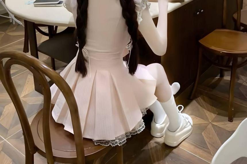 Sleeveless Collared Plain Bow Detail Romper Product Image