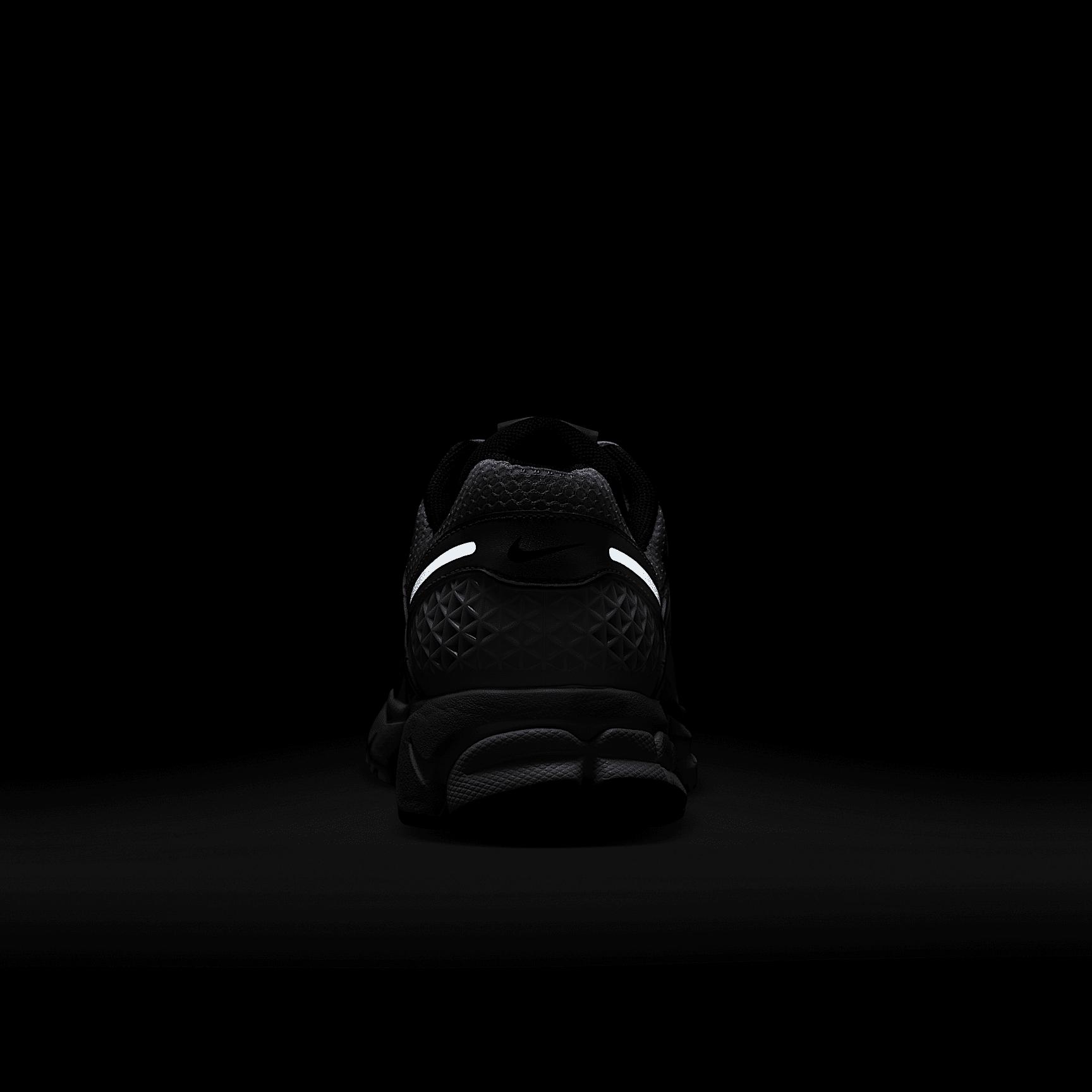 Nike Womens Zoom Vomero 5 Shoes | IB7253-500 Product Image