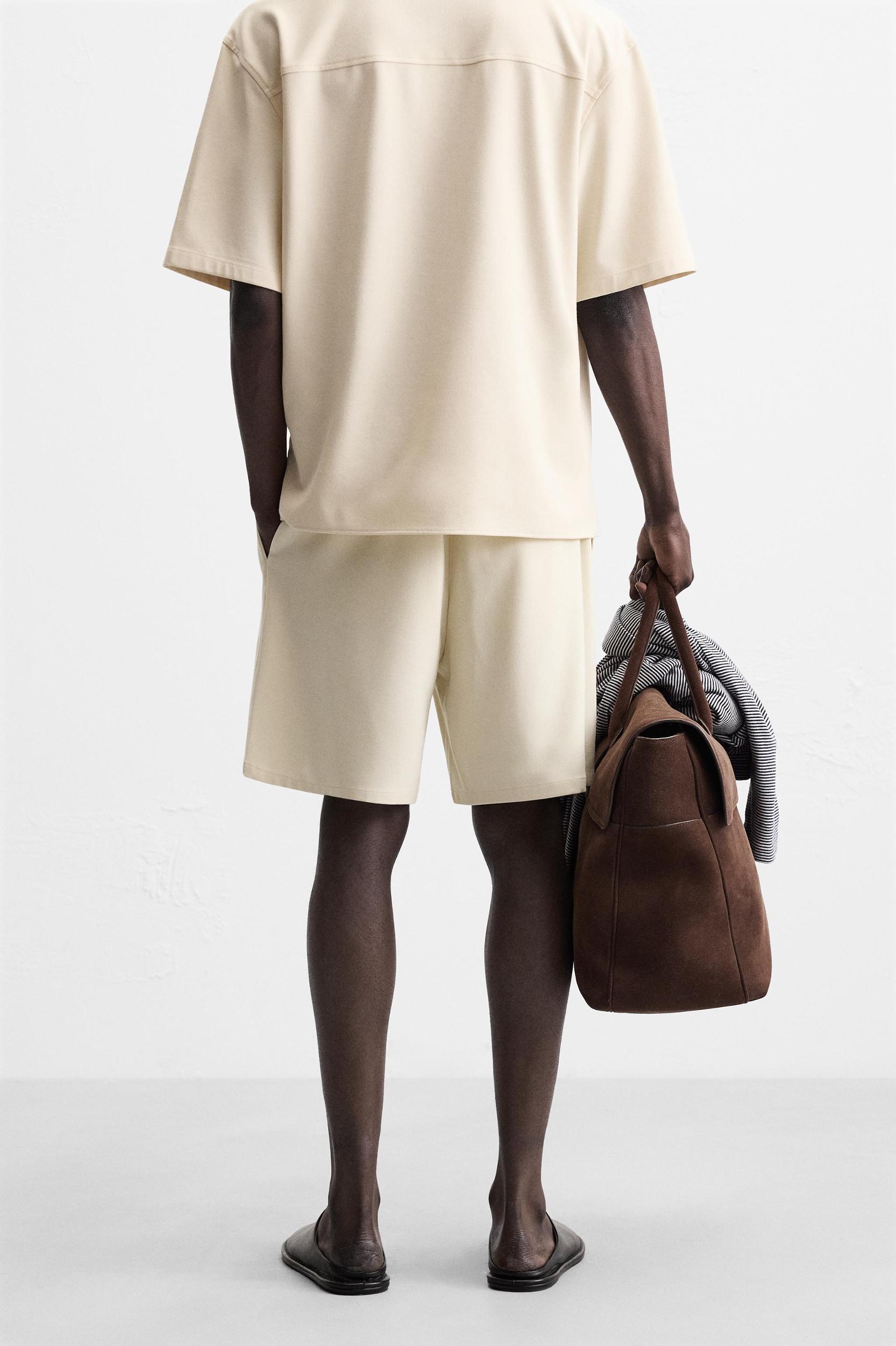 REGULAR FIT COMFORT SHORTS Product Image