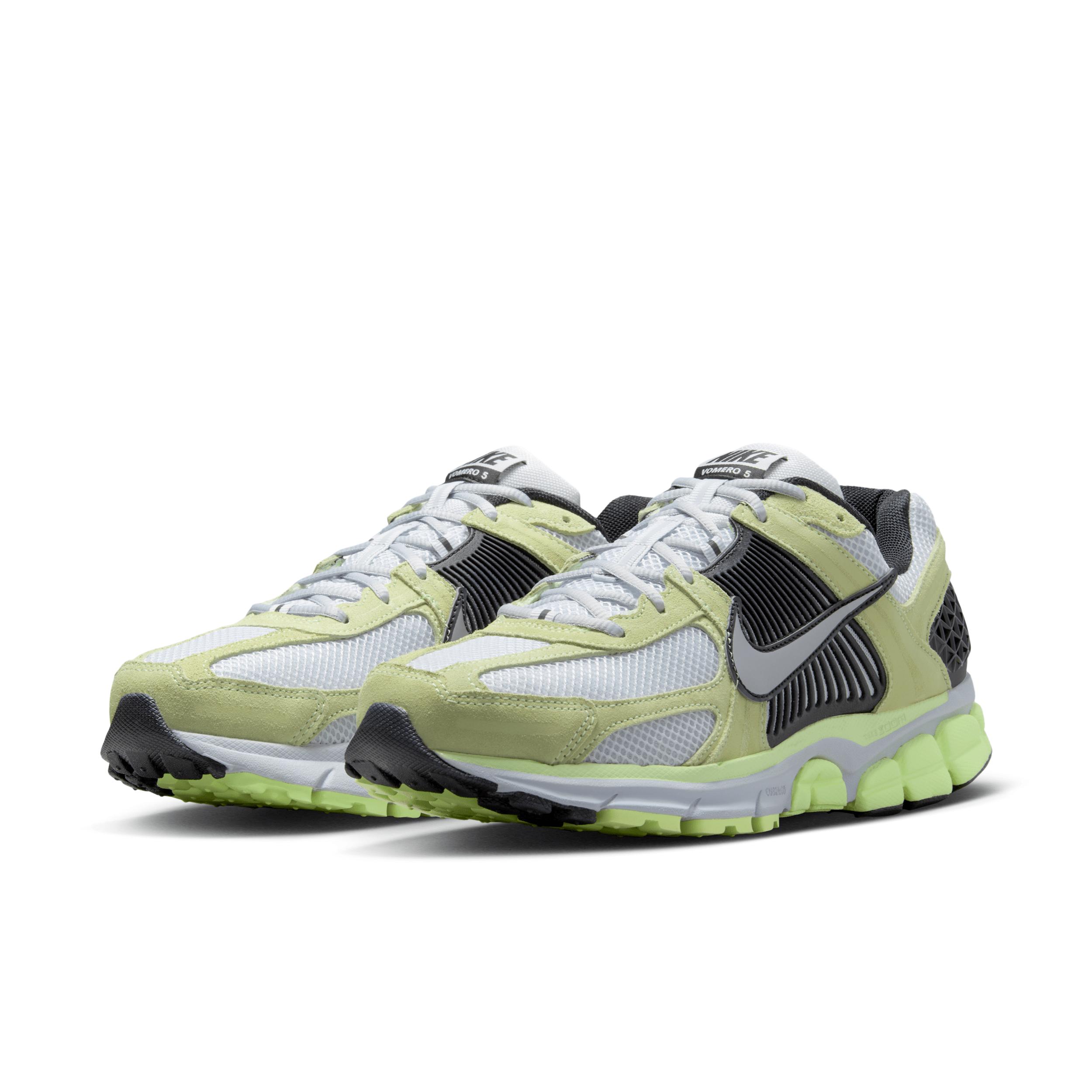Nike Men's Zoom Vomero 5 Shoes Product Image