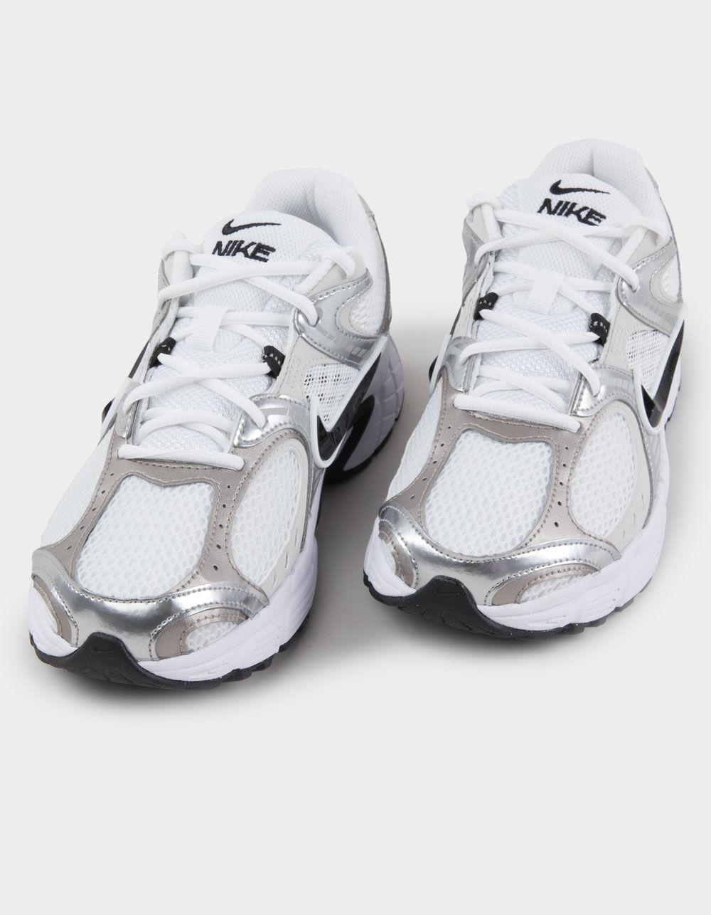 NIKE V5 RNR Mens Shoes - WHT/BLK Product Image