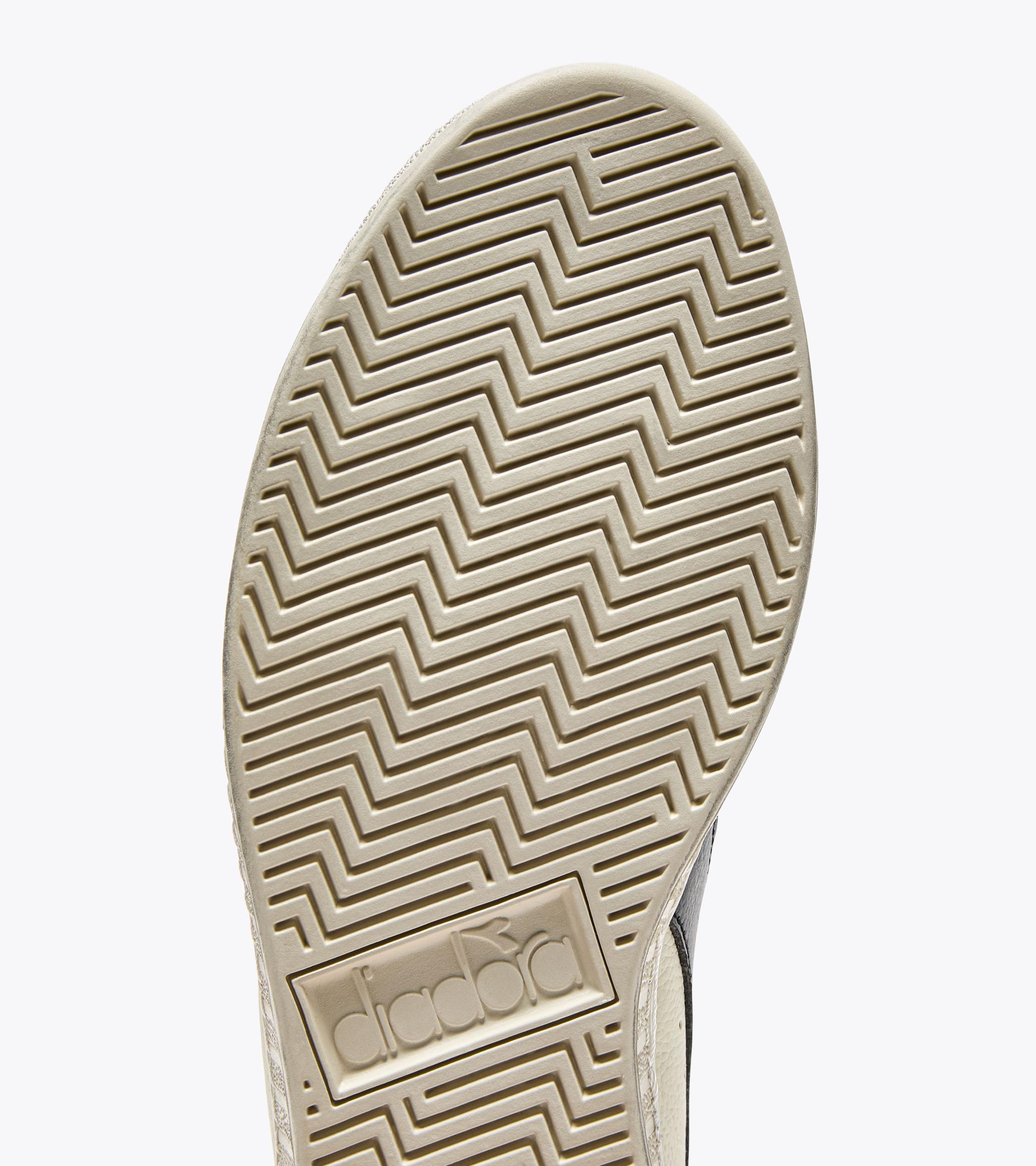 GAME L LOW WAXED Product Image