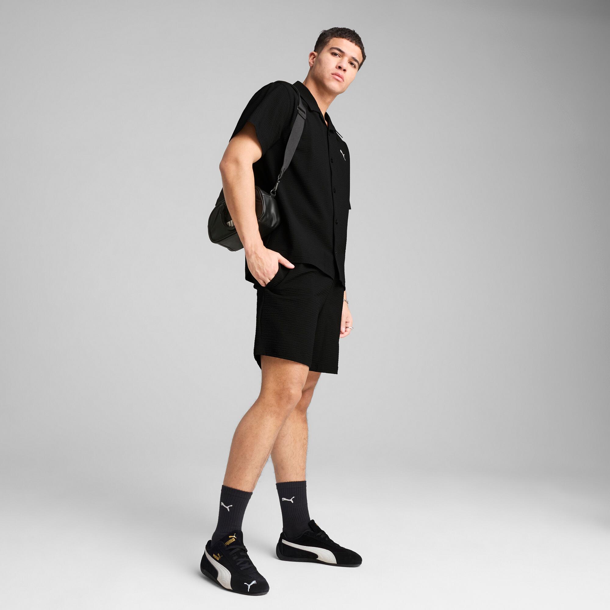 WARDROBE ESSENTIALS Men's Seersucker Relaxed Shirt Product Image