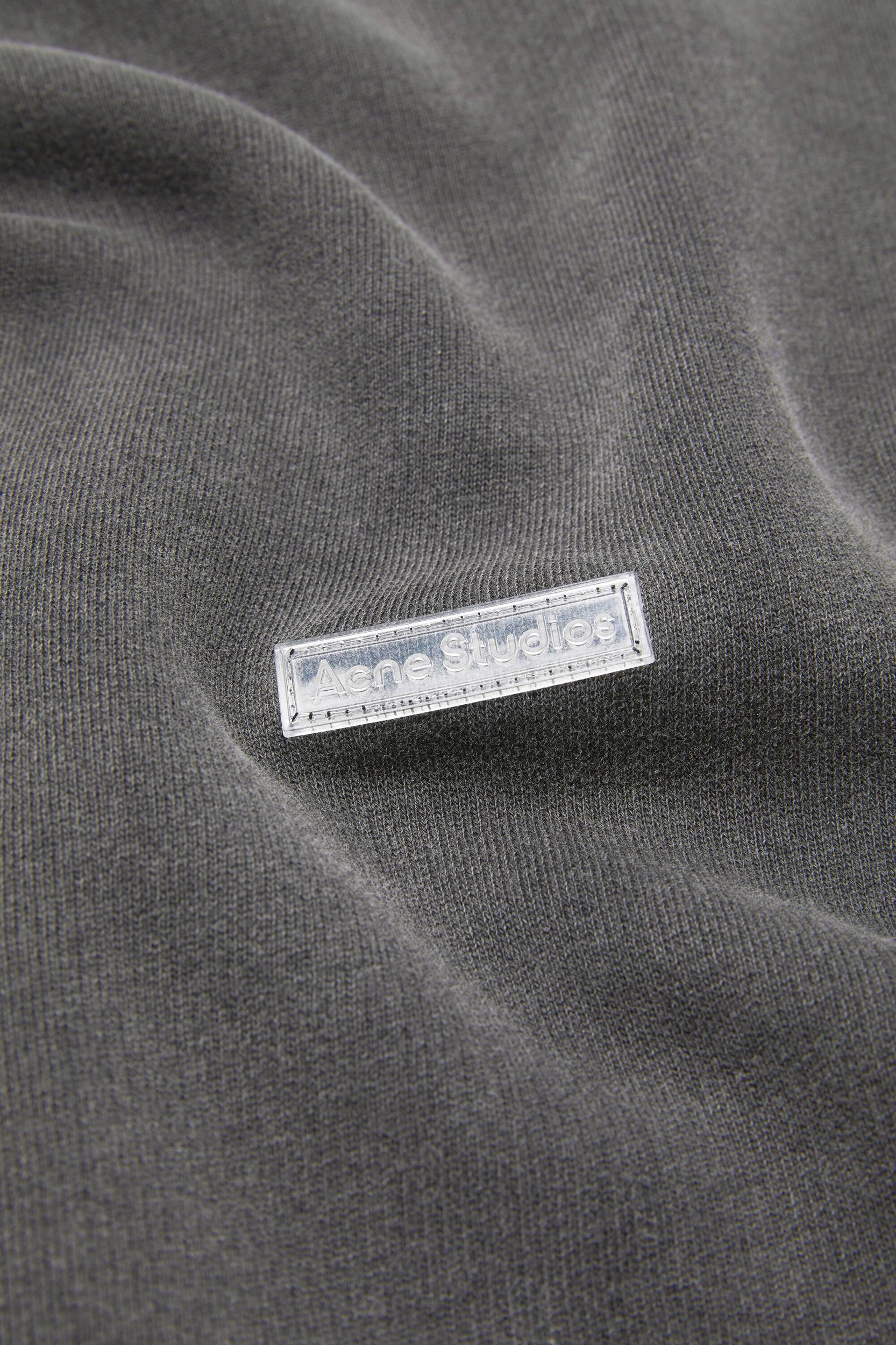 Sweater logo patch Product Image