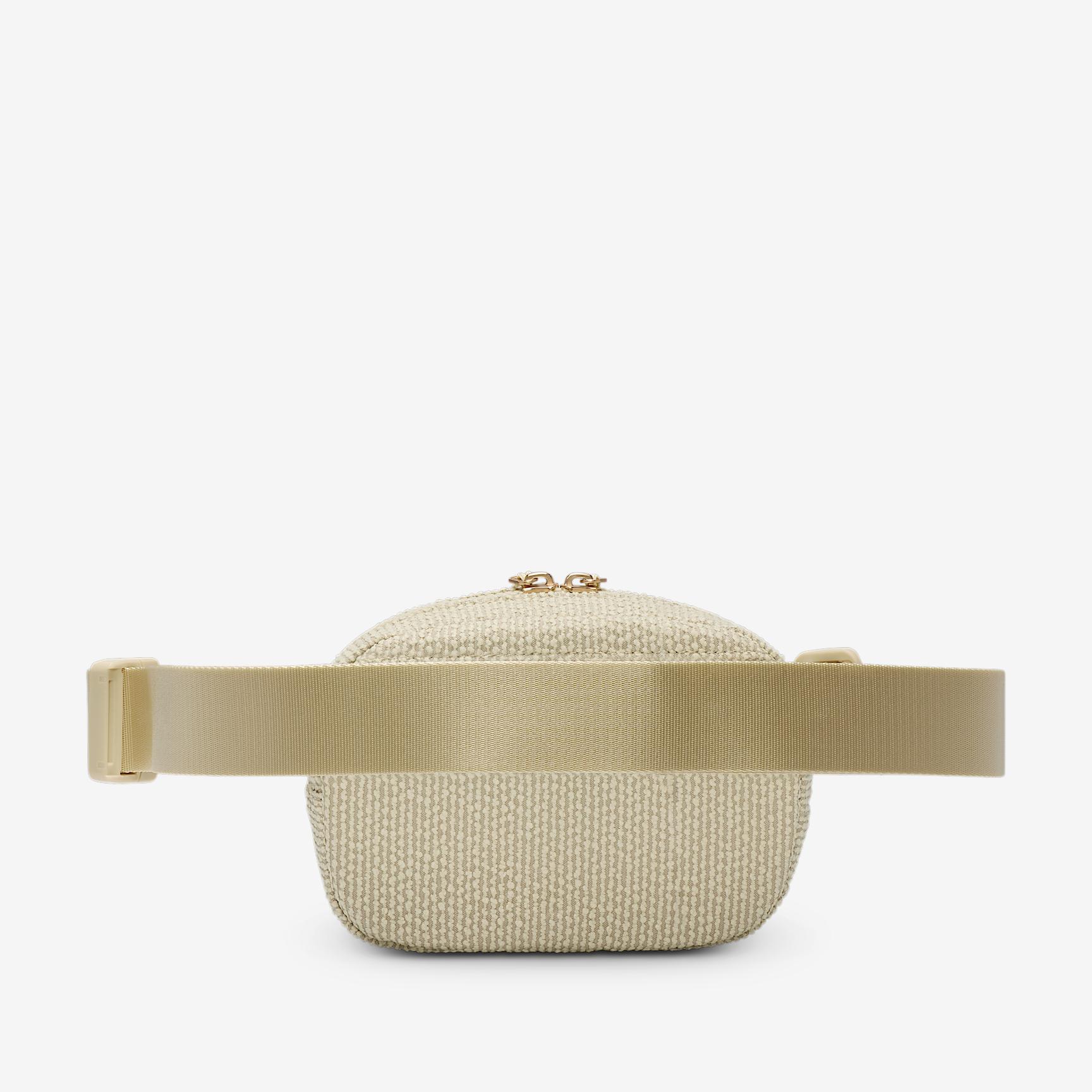 Nike Aura Crossbody Bag (2L) Product Image