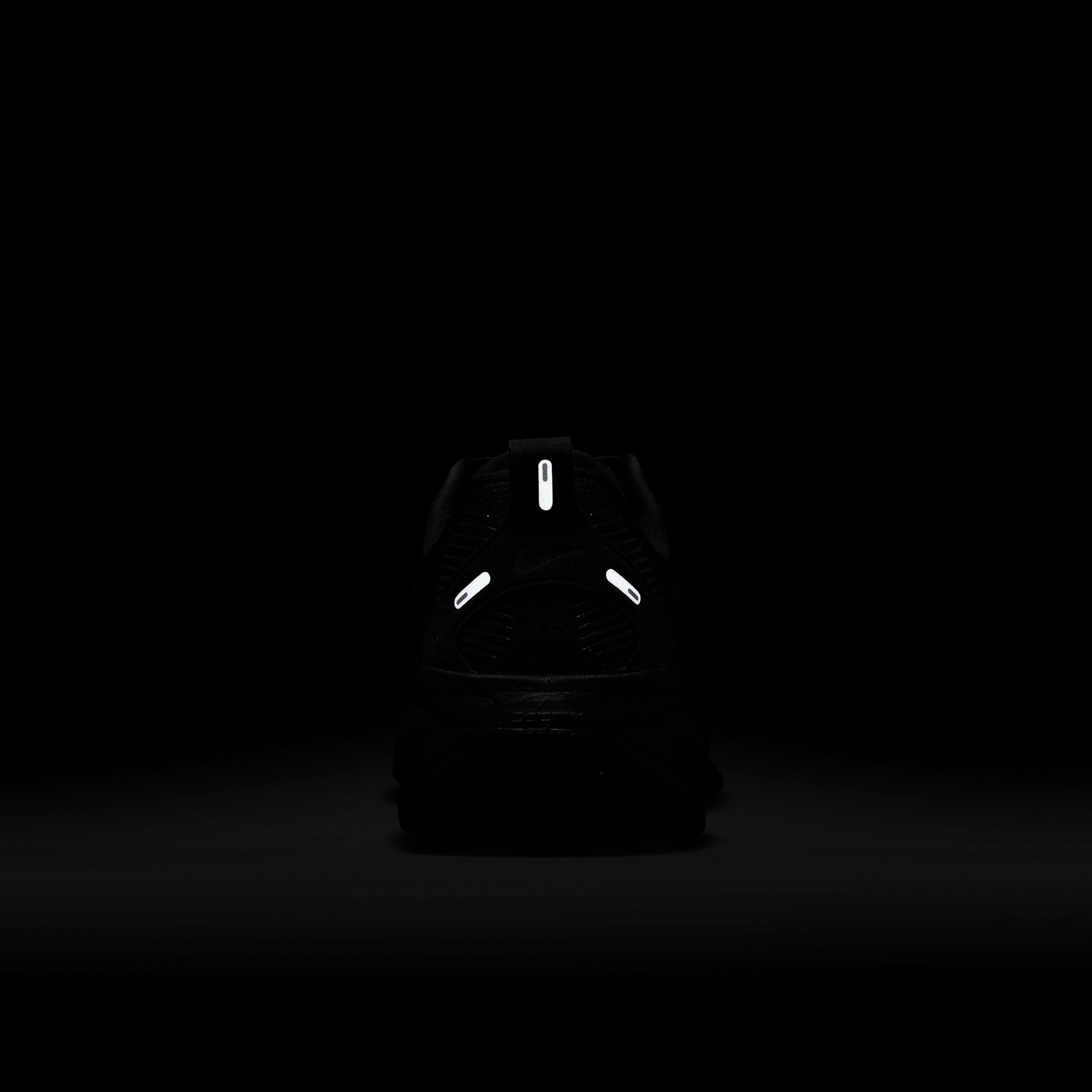 Nike Womens Vomero 18 Road Running Shoes | HM6804-004 Product Image