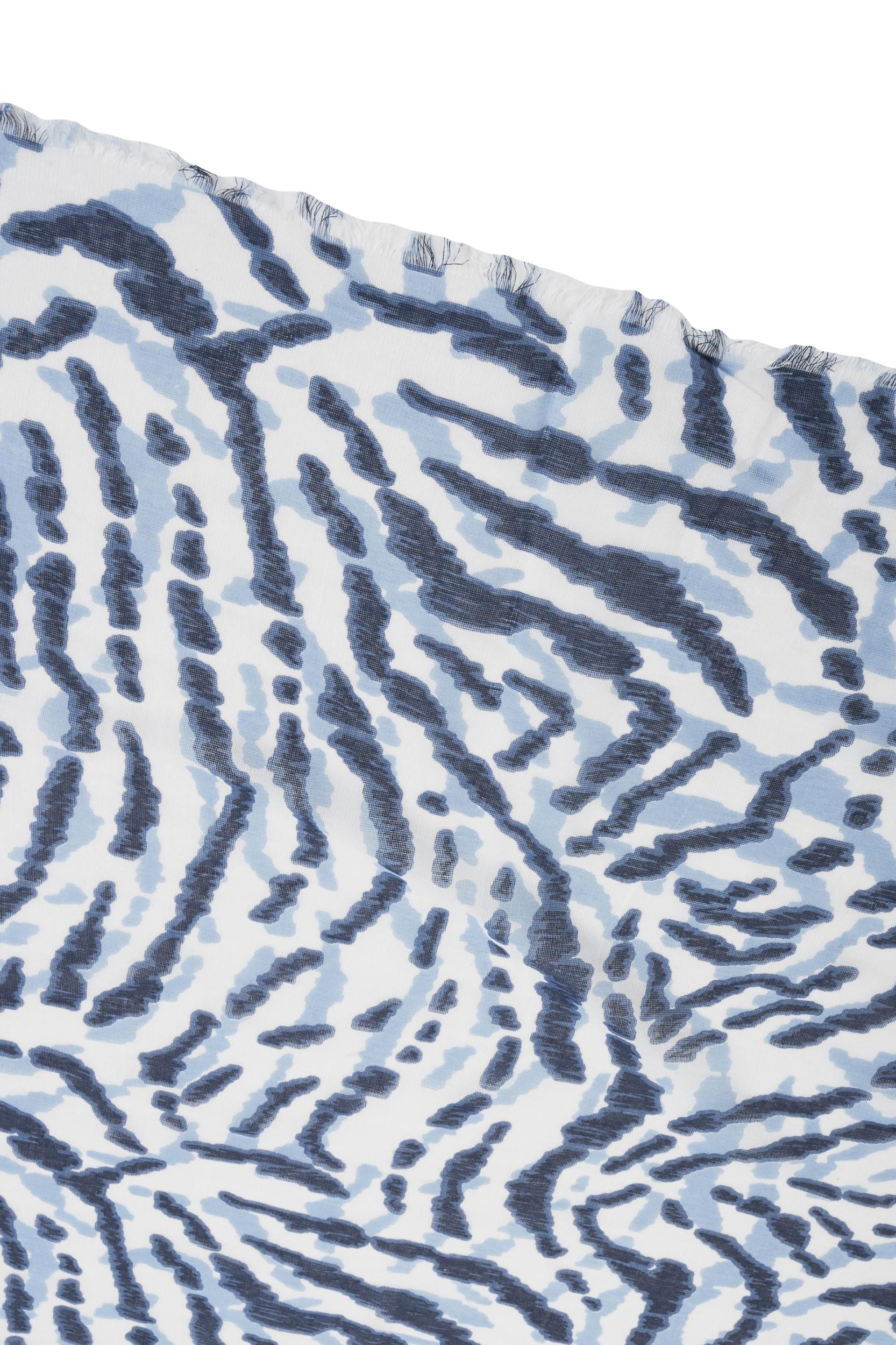 Scarf with animal print Product Image
