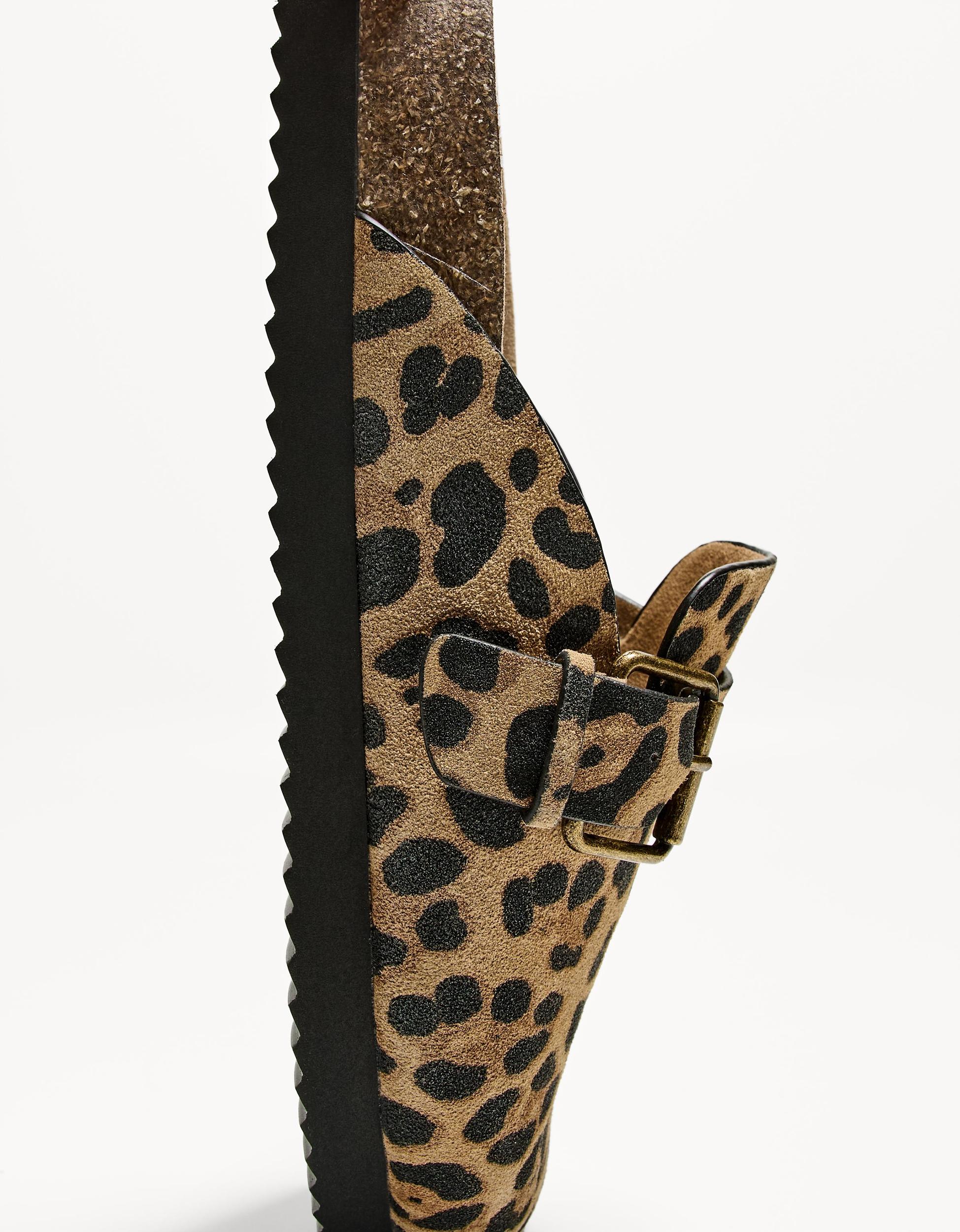 Animal print clogs Product Image