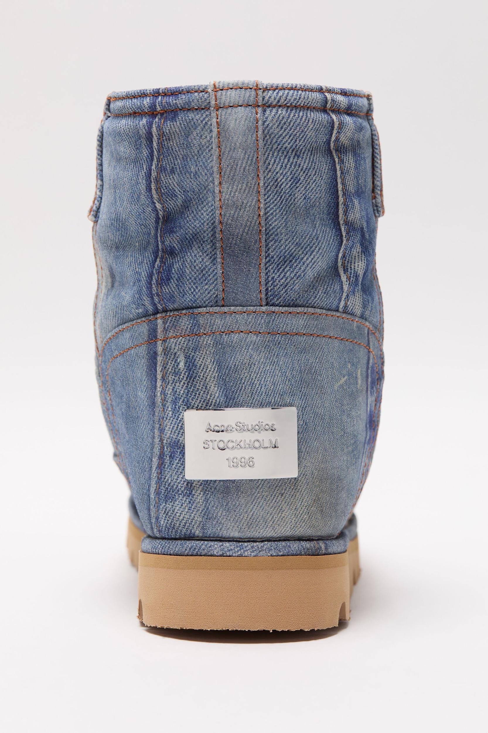 Low boots printed leather Product Image