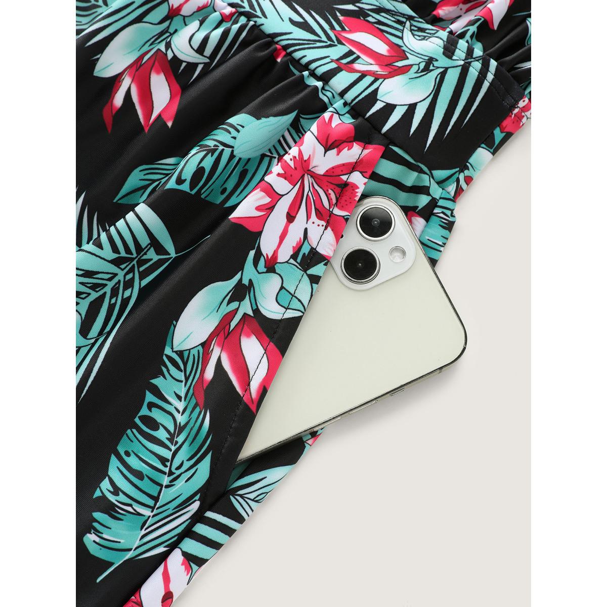 Plus Size Tropical Flower Print Pockets One-Piece Swimsuit Women's Swimwear DarkBlue Resort Gathered Curve Bathing Suits High stretch One Pieces BloomChic 22-24/3X Product Image