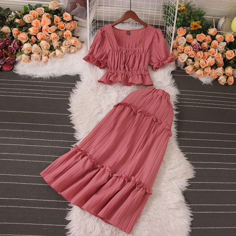 Set: Short-Sleeve Square Neck Plain Cropped Blouse + Elastic Waist Tiered Midi A-Line Skirt Product Image