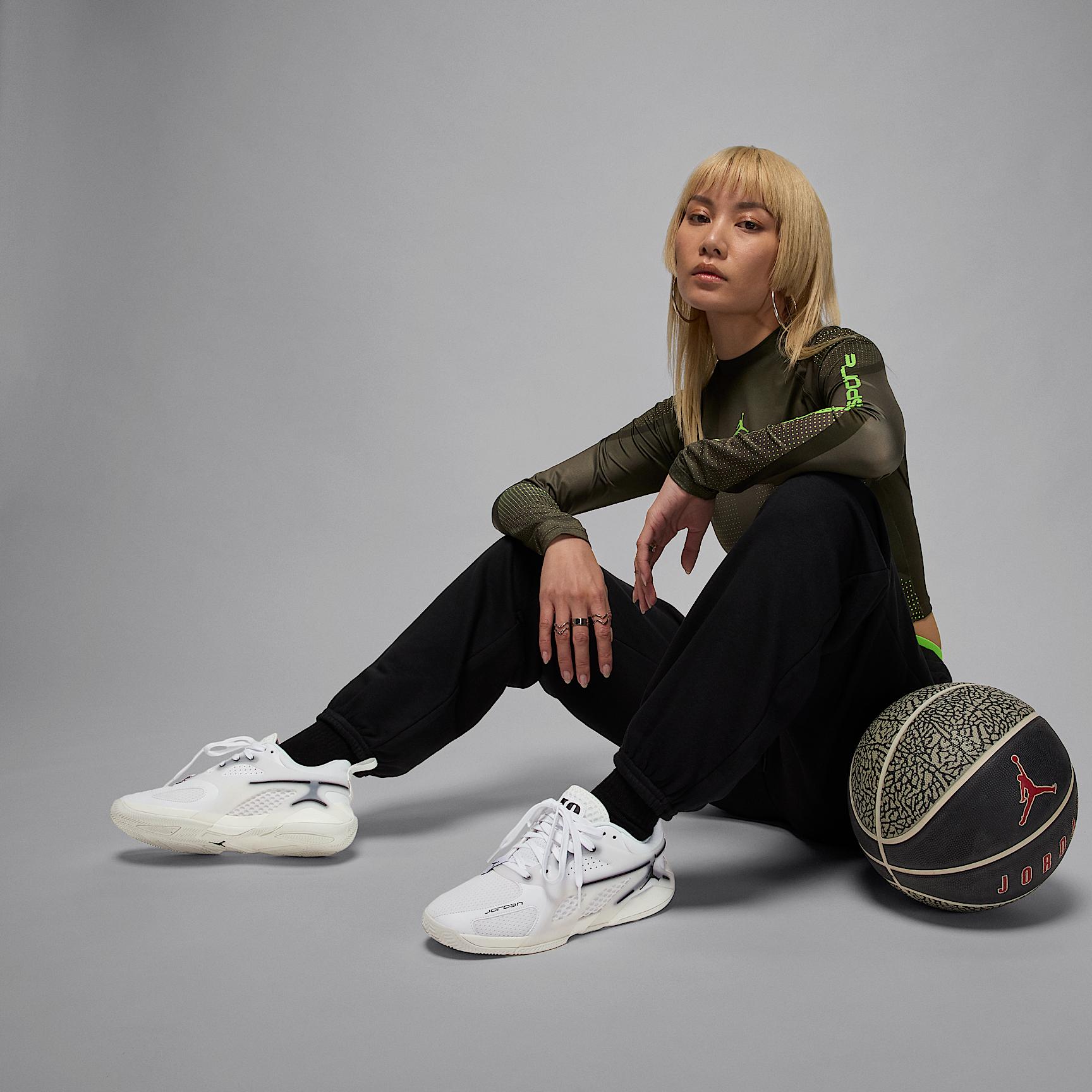 Womens Jordan Heir Series Triple White Basketball Shoes | FZ2471-110 Product Image