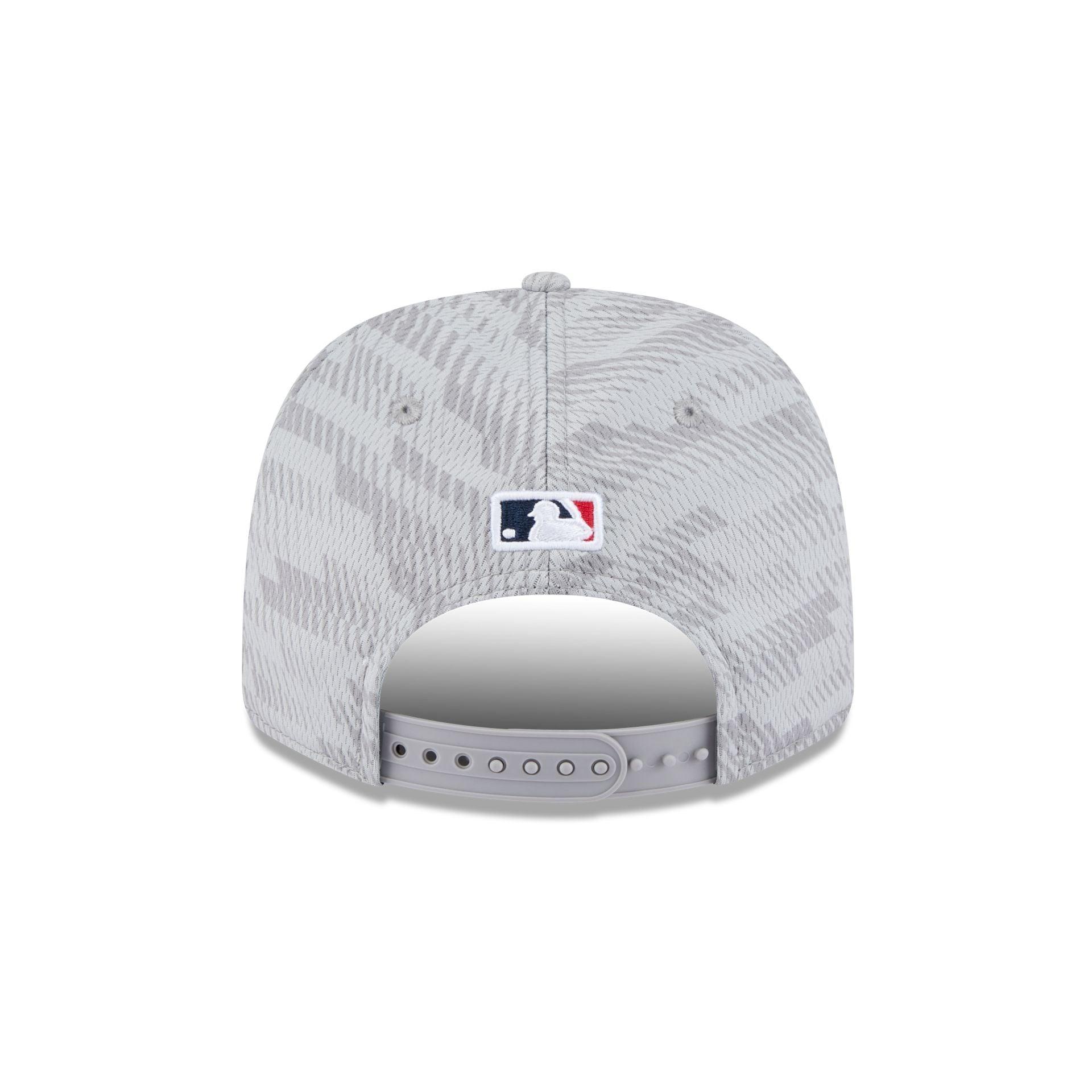Atlanta Braves 2025 Clubhouse Gray 9SEVENTY Stretch-Snap Hat Male Product Image