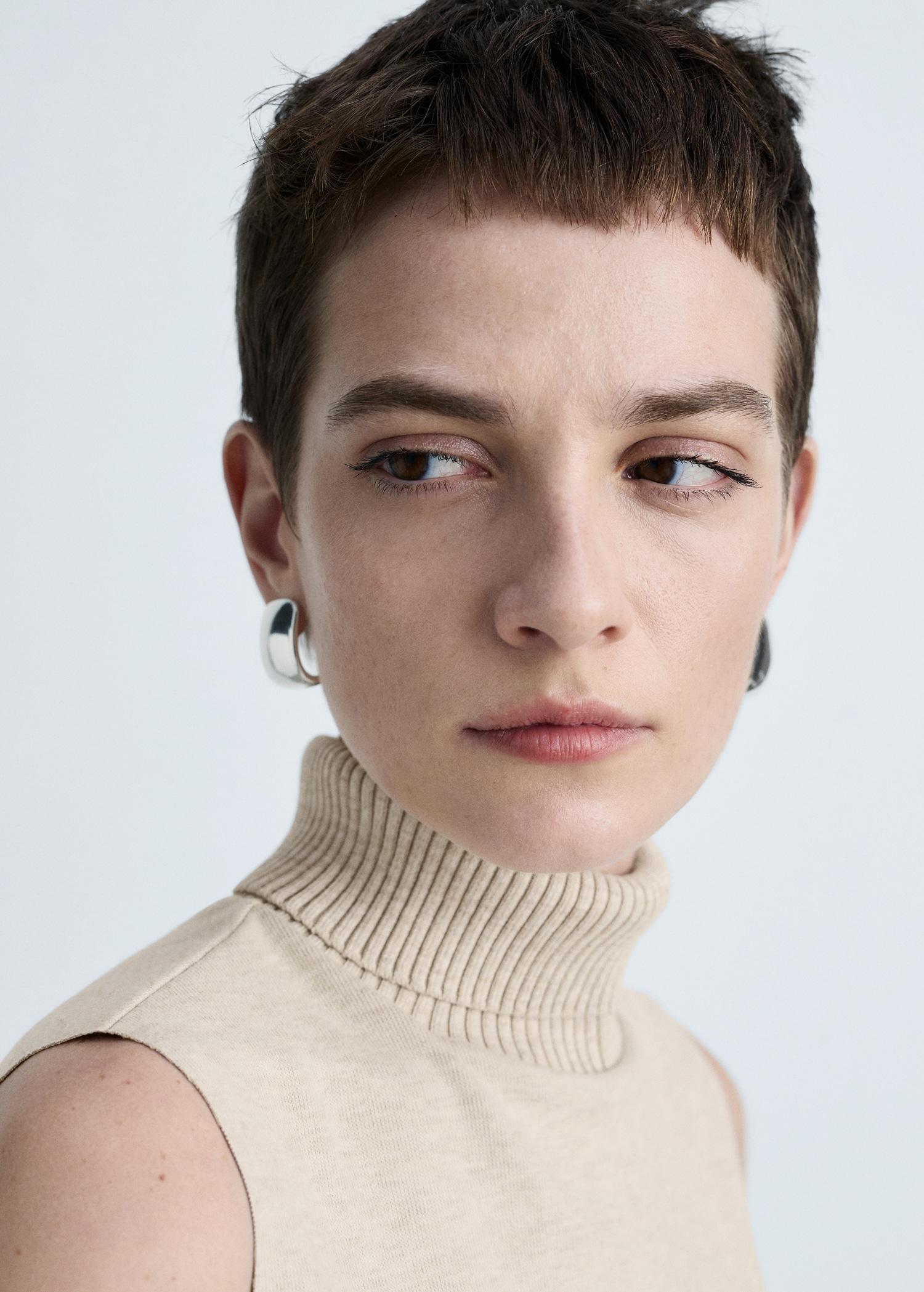 Turtleneck knitted top - Women | MANGO USA Product Image