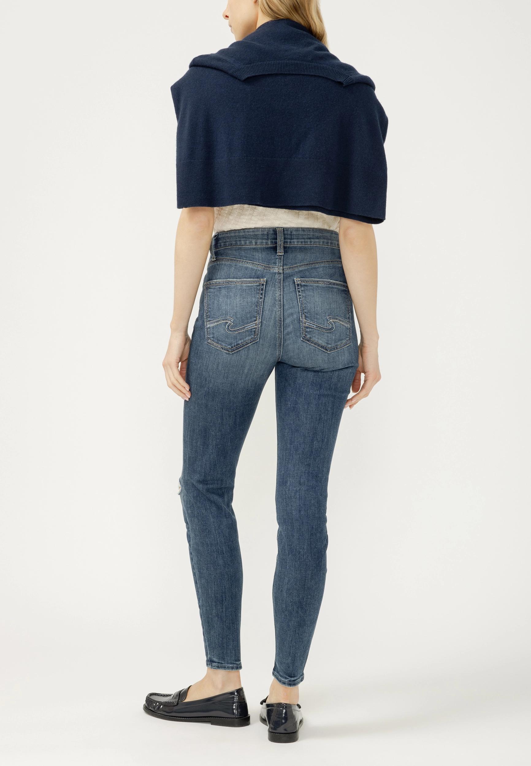 Silver Jeans Co.® Avery Curvy High Rise Luxe Stretch Skinny Jean Product Image