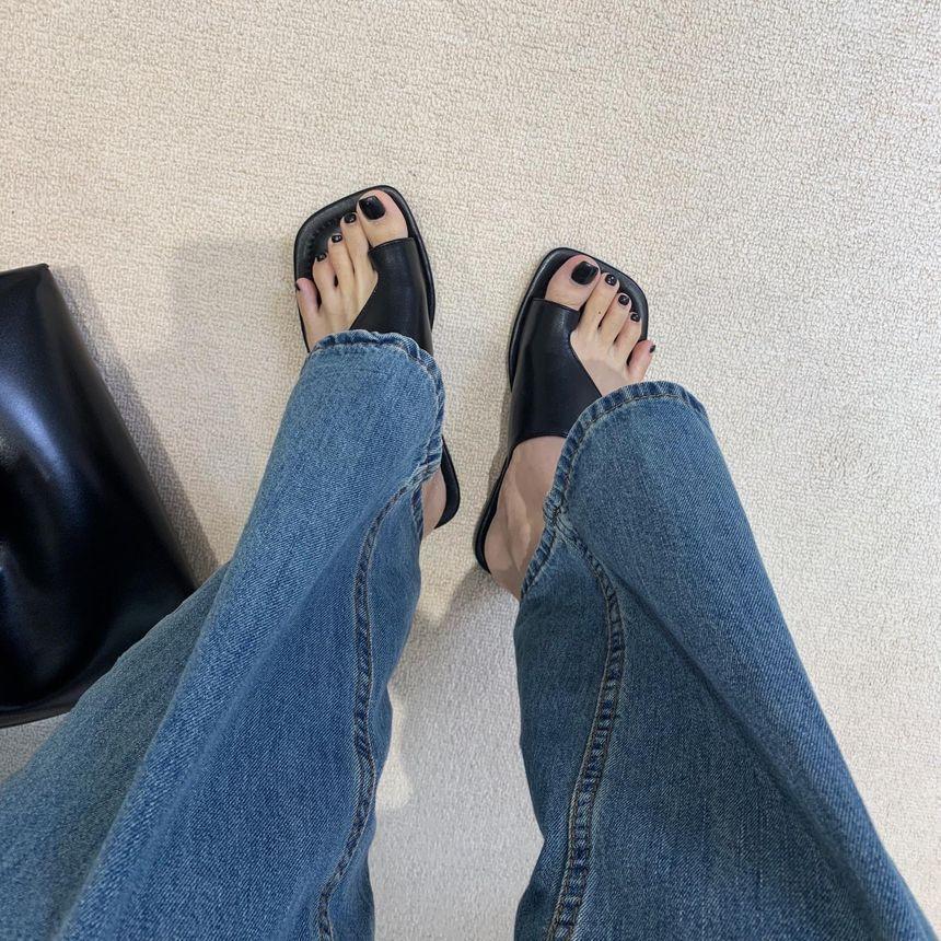 Toe Loop Square Toe Sandals Product Image