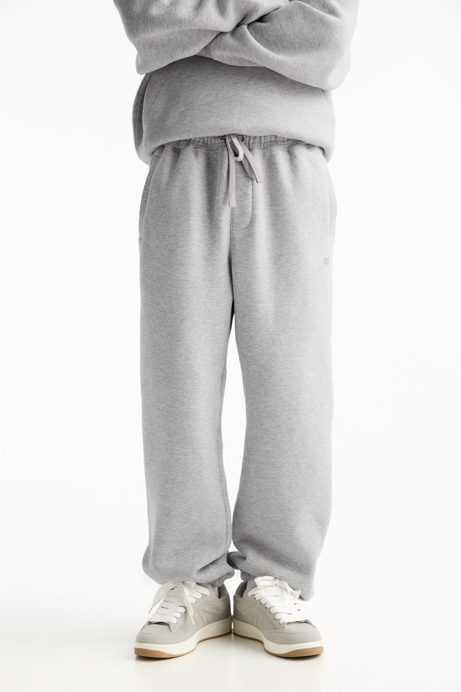 Hoodie and tracksuit sweatpants pack Product Image
