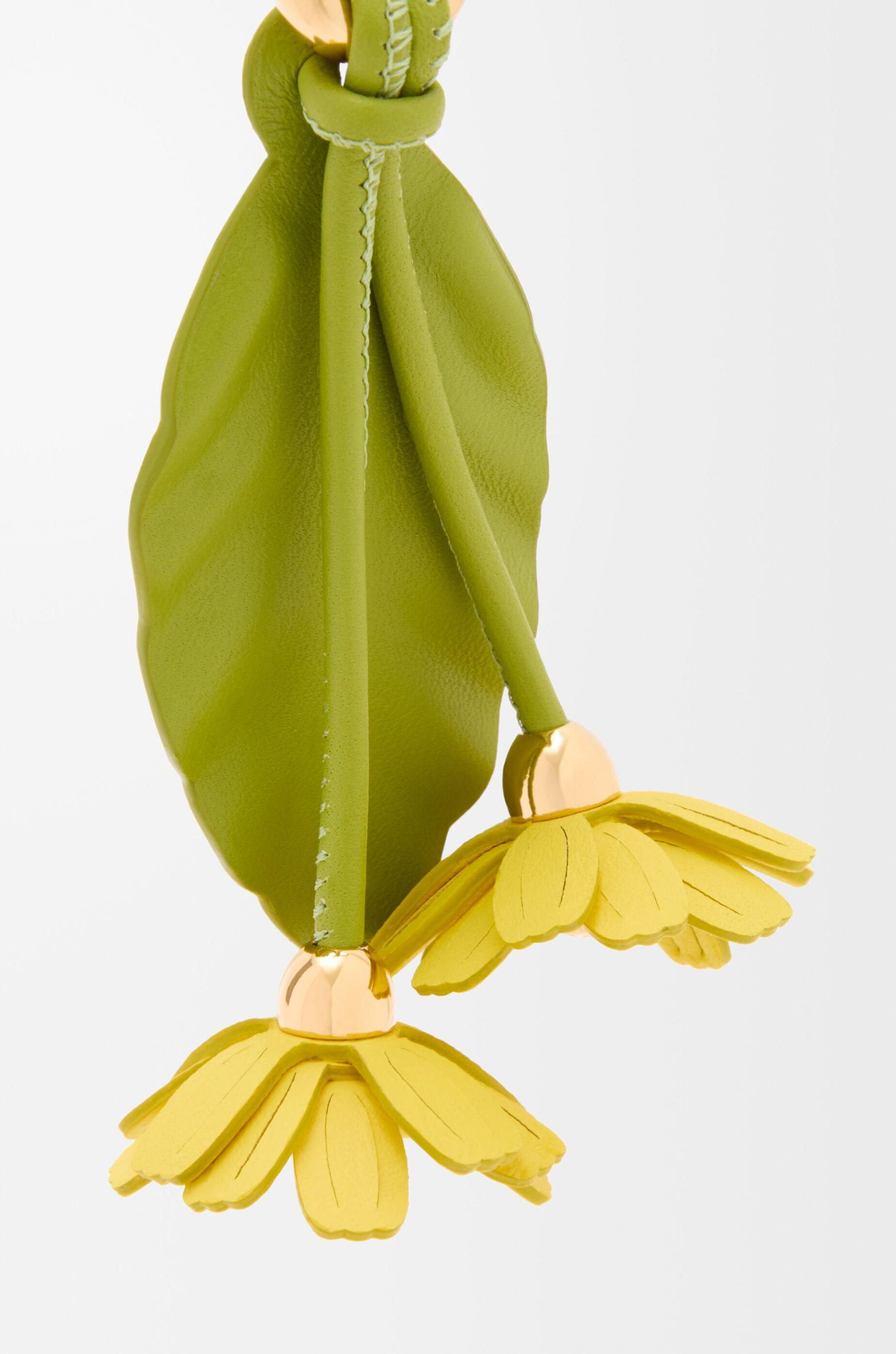 Chamomille flower charm in classic calfskin Product Image