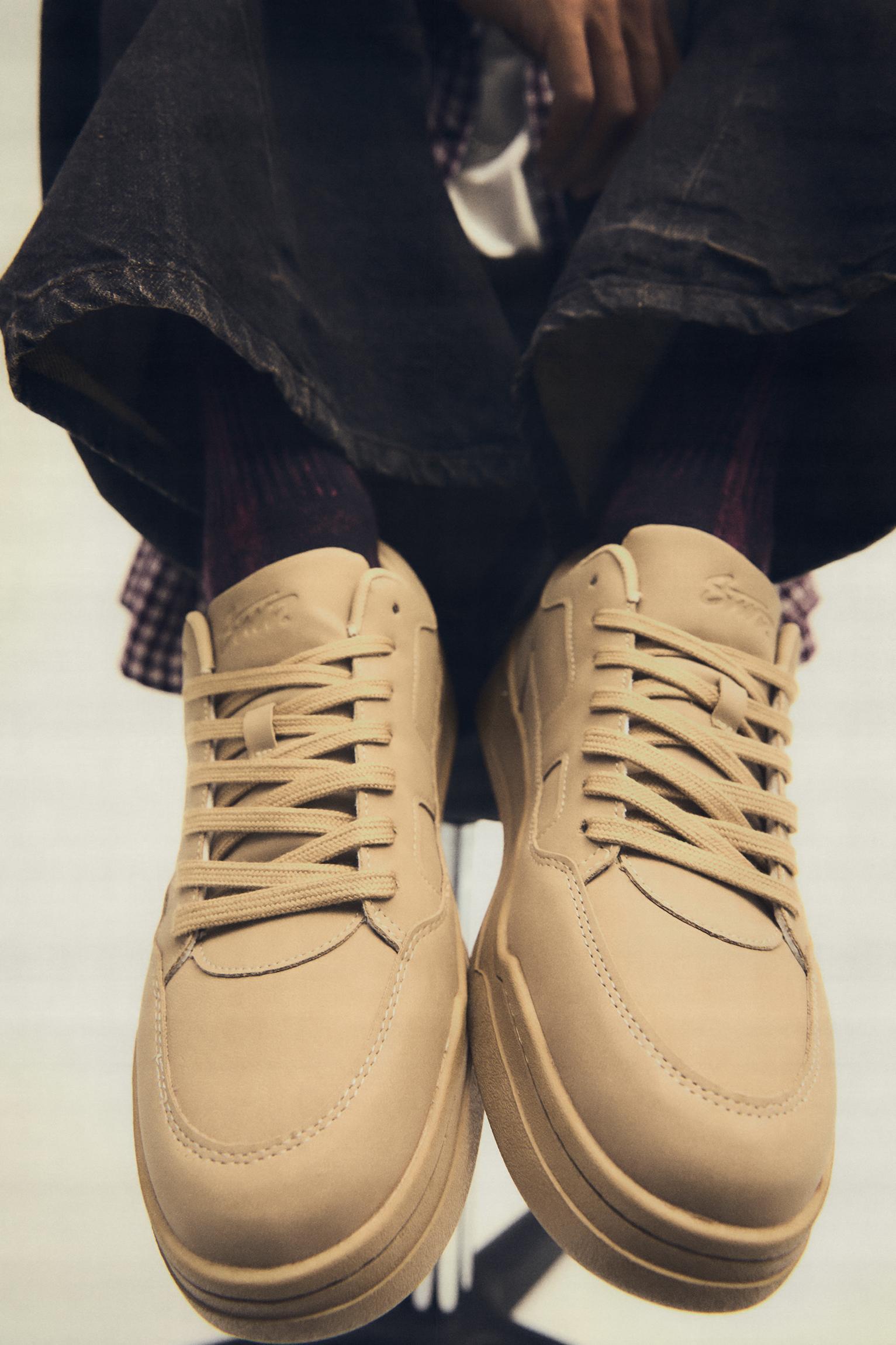 Chunky sole sneakers Product Image