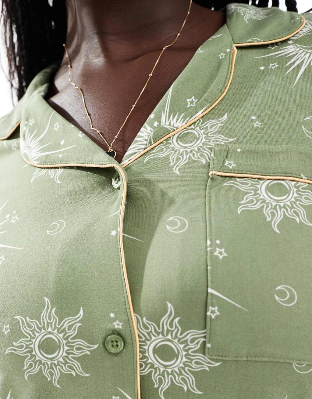 Chelsea Peers Curve poly gold celestial print long sleeve revere top and pants pajama set in green Product Image