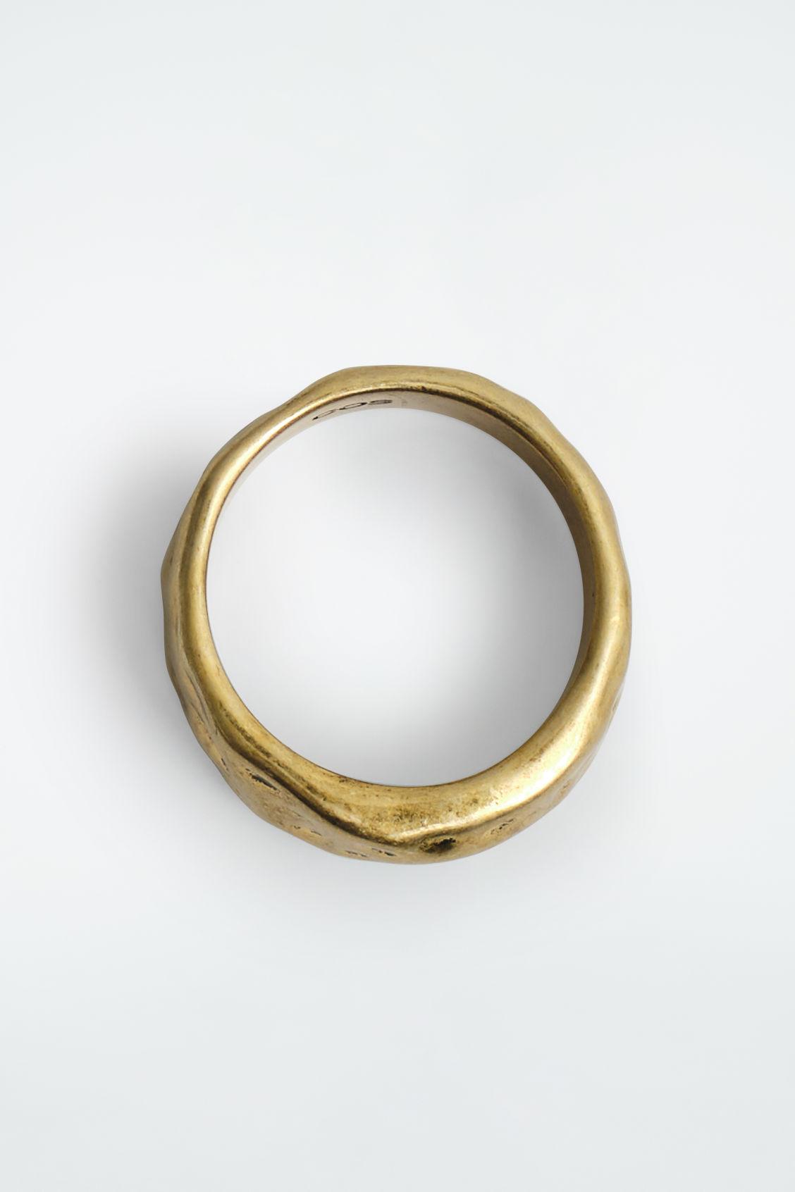 HAMMERED CHUNKY RING Product Image