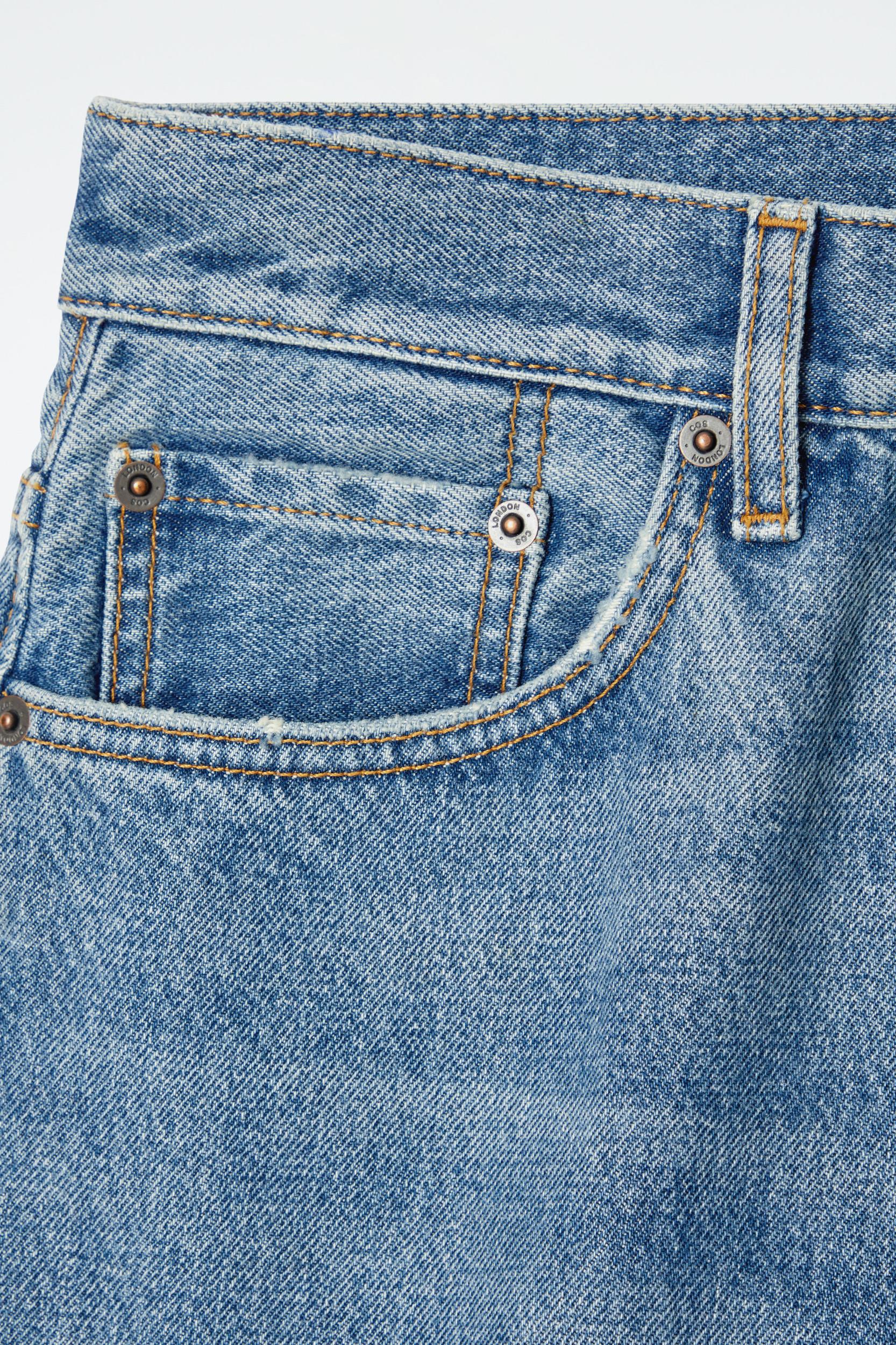 VOLUME WIDE-LEG JEANS Product Image