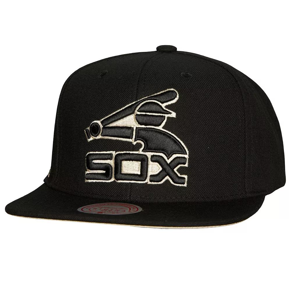 Men's Mitchell & Ness Black Chicago White Sox Cooperstown Collection True Classics Snapback Hat Product Image