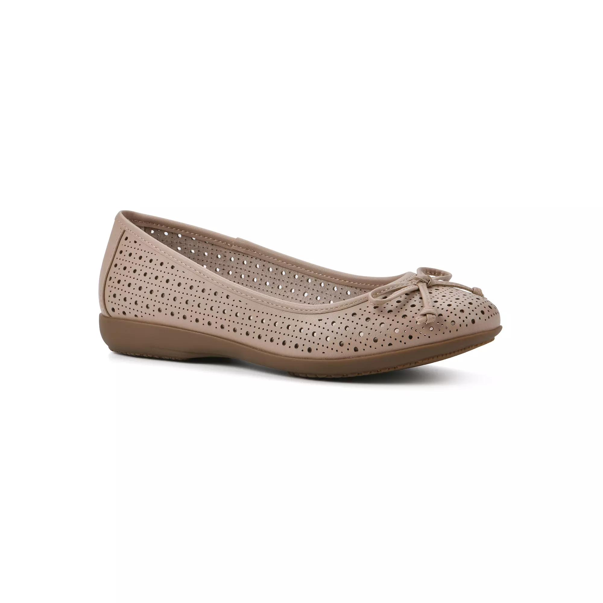 Cliffs by White Mountain Cheryl Women's Flats, Size: 10, Natural Burnished Smth Product Image
