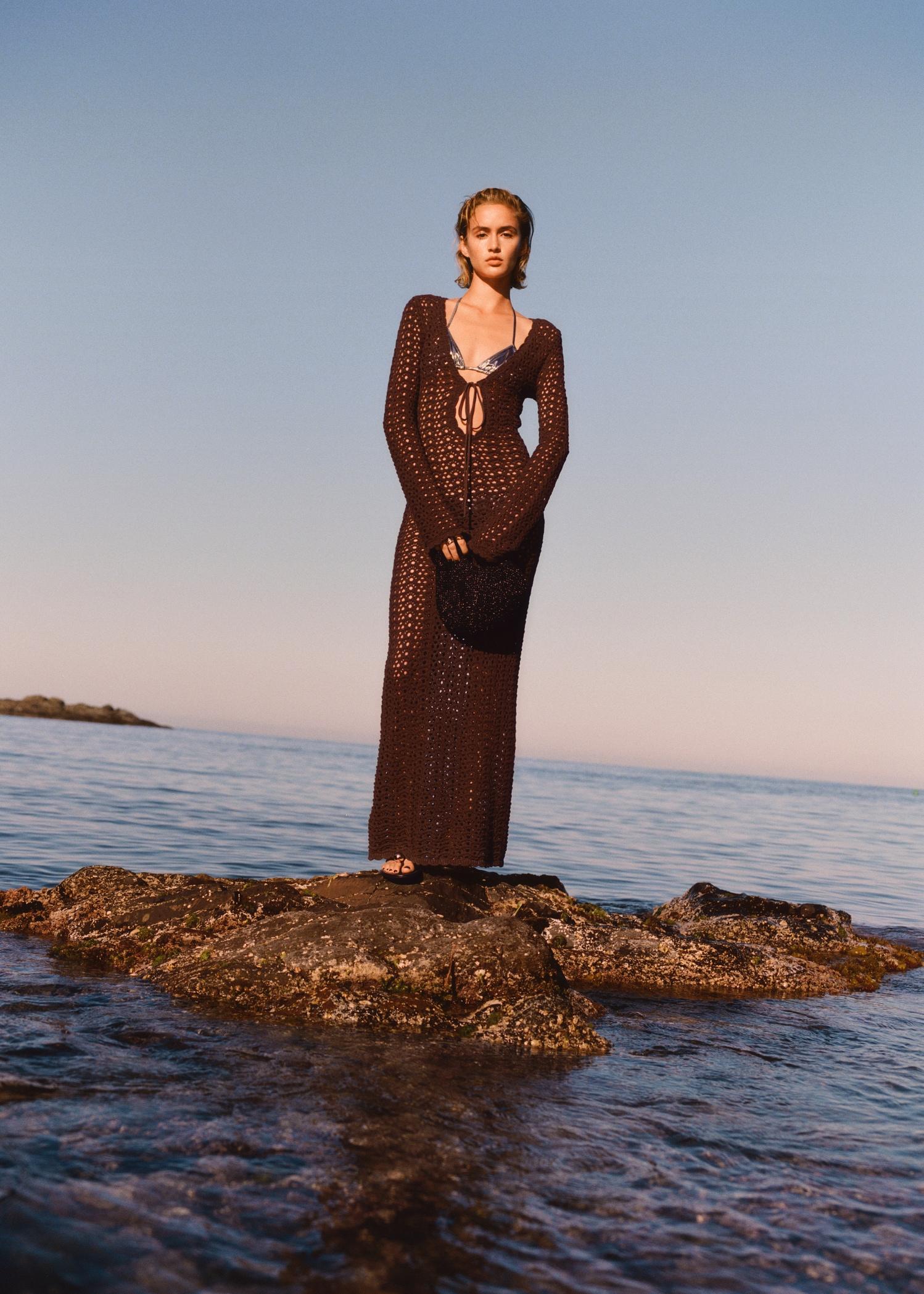 Crochet dress with bow - Women | MANGO USA Product Image