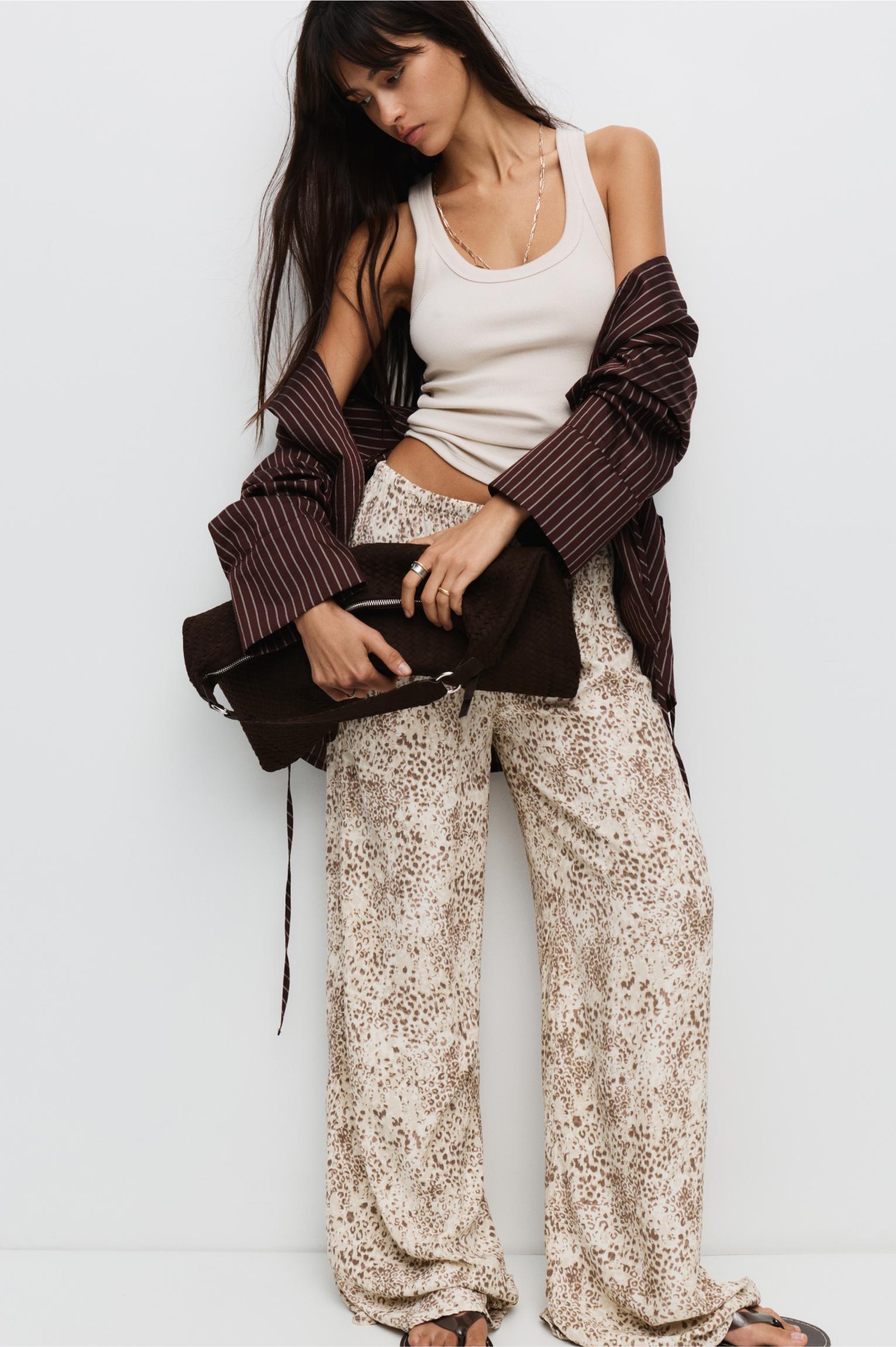 Flowing animal print pants Product Image