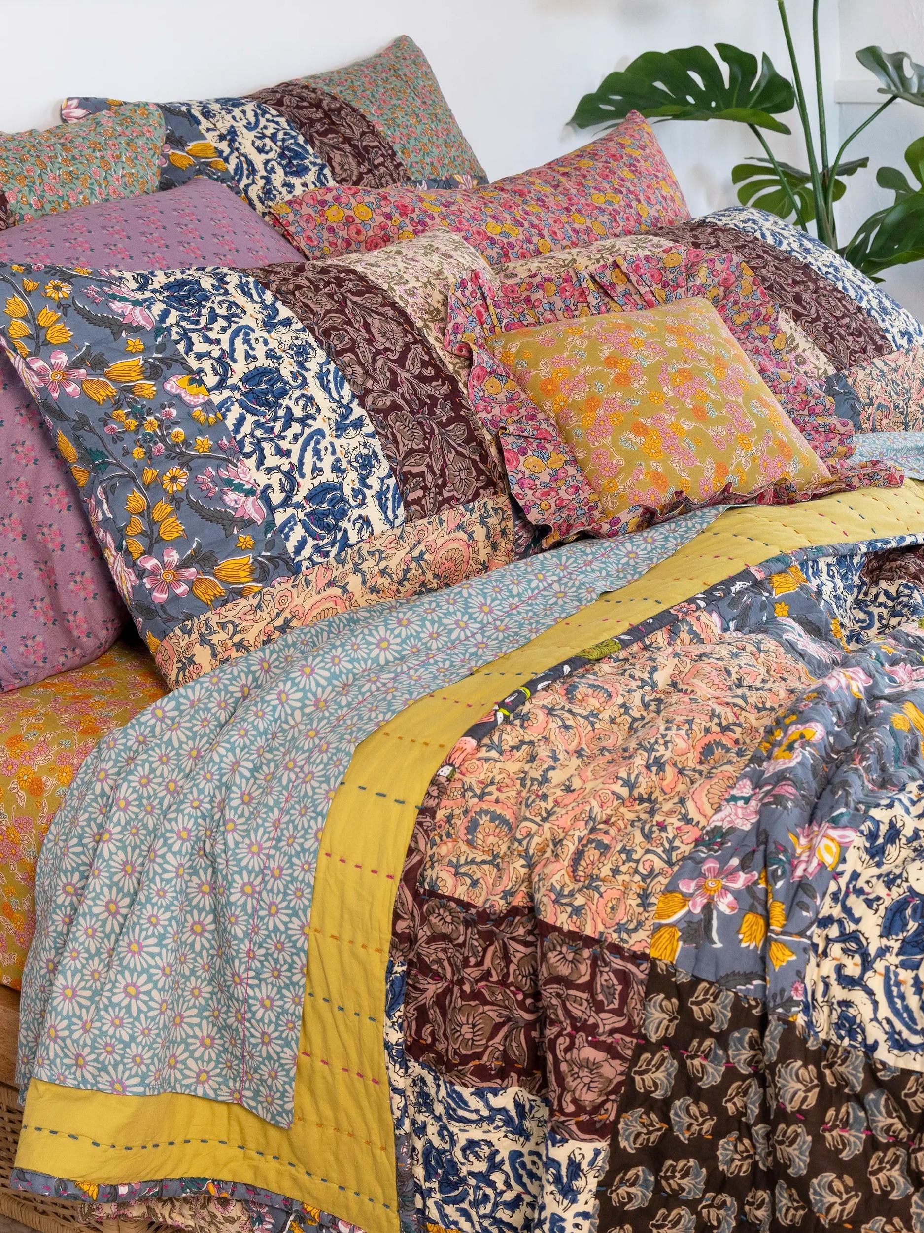 Mix & Match Cotton Flat Sheet - Bay Daisies Product Image