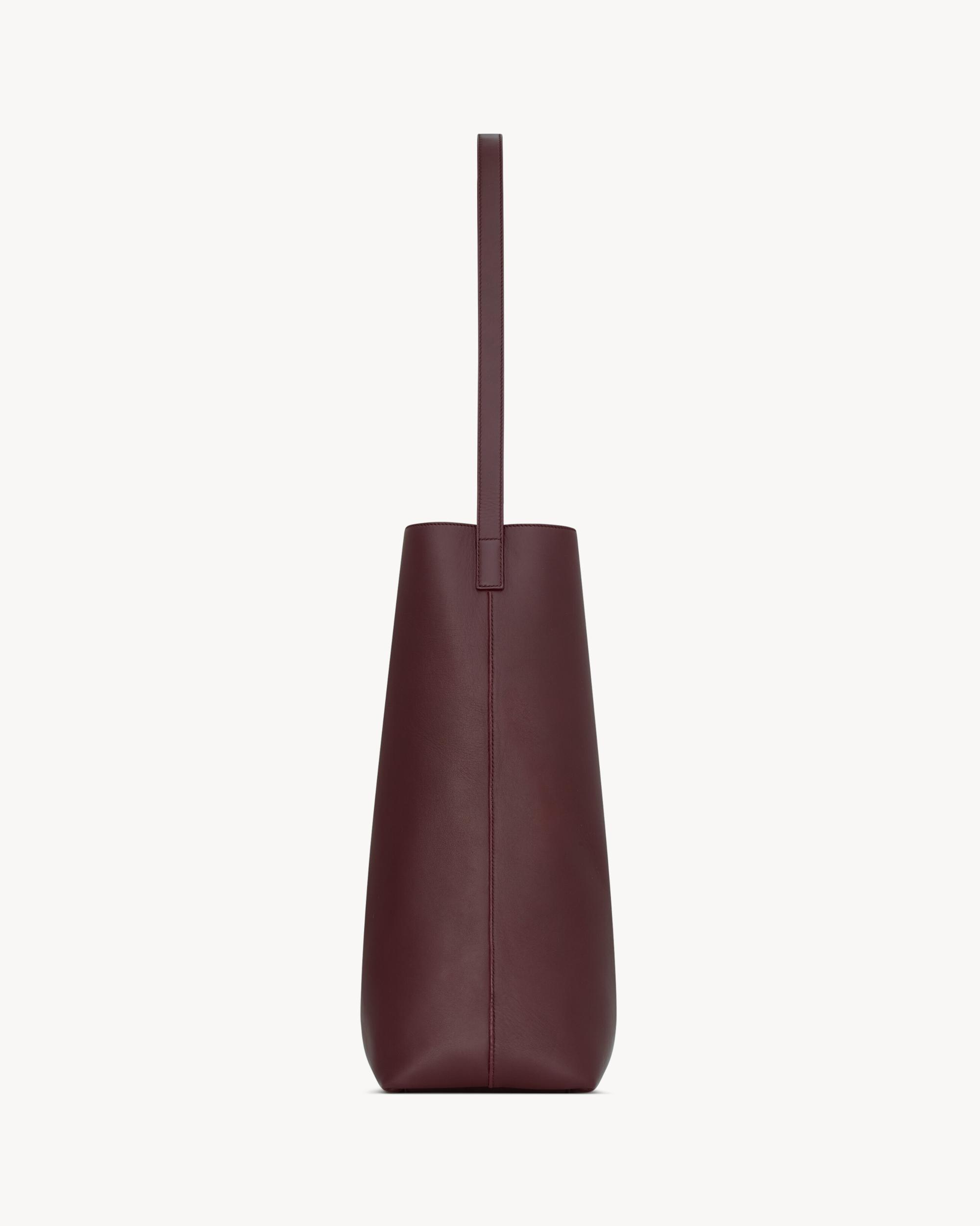 BOLD hobo bag in smooth leather Product Image