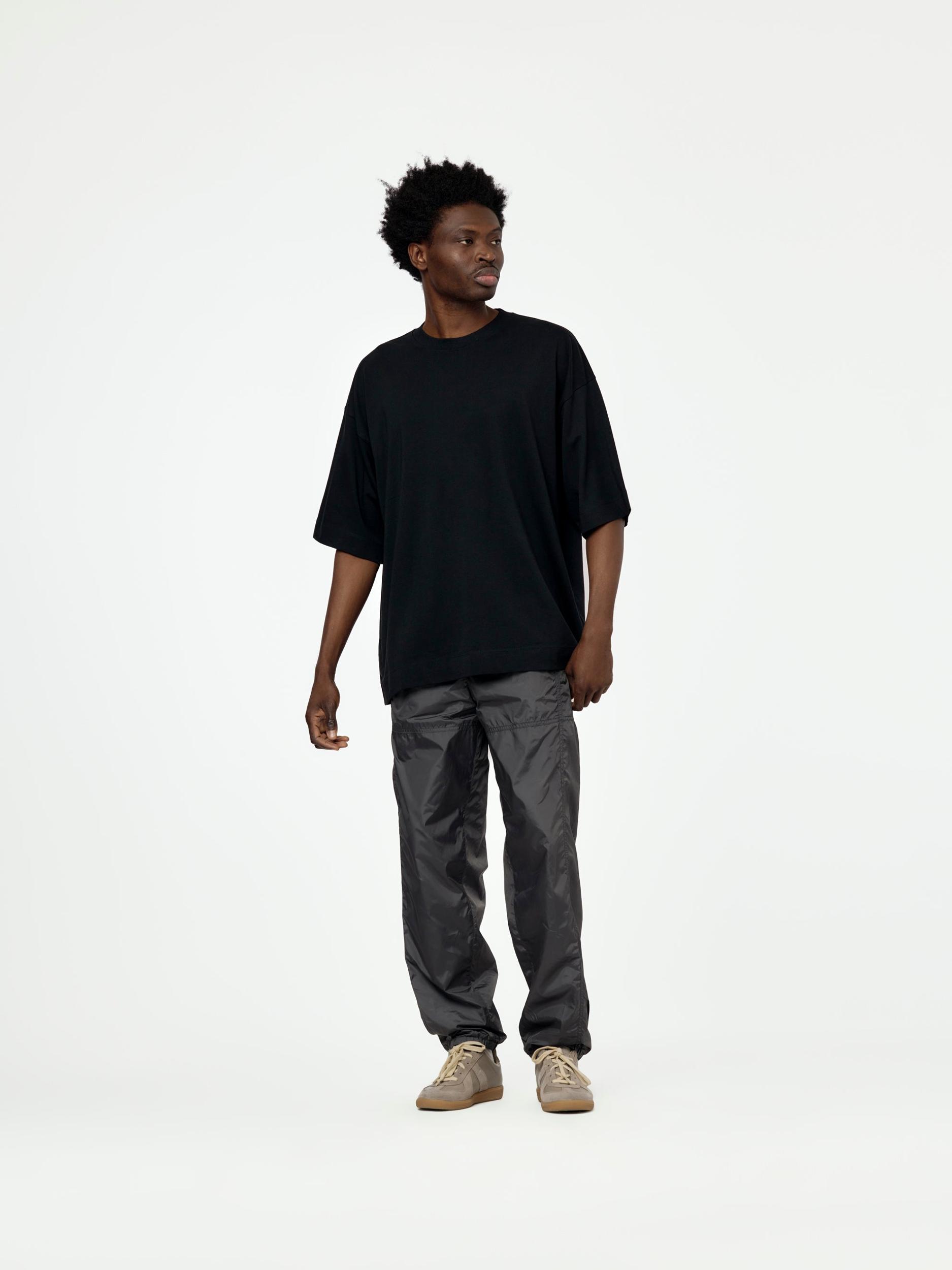 Hen S/S T-Shirt (Black) Product Image