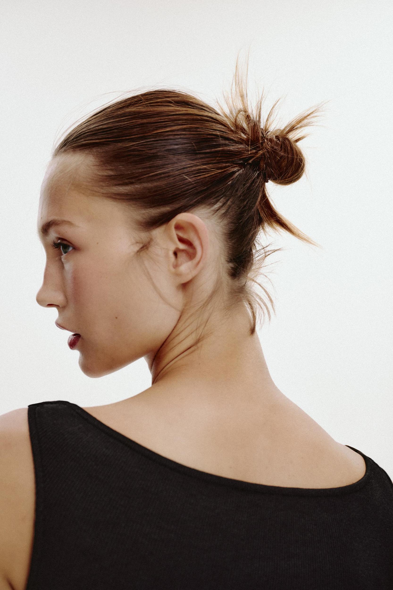 OFF-THE-SHOULDER RIBBED T-SHIRT Product Image