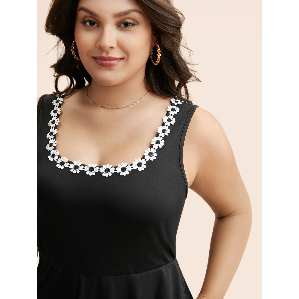 Plus Size Black Stereo Flower Design Square Neck Jumpsuit Women Elegant Sleeveless Square Neck Everyday Loose Jumpsuits BloomChic 26/4X Product Image