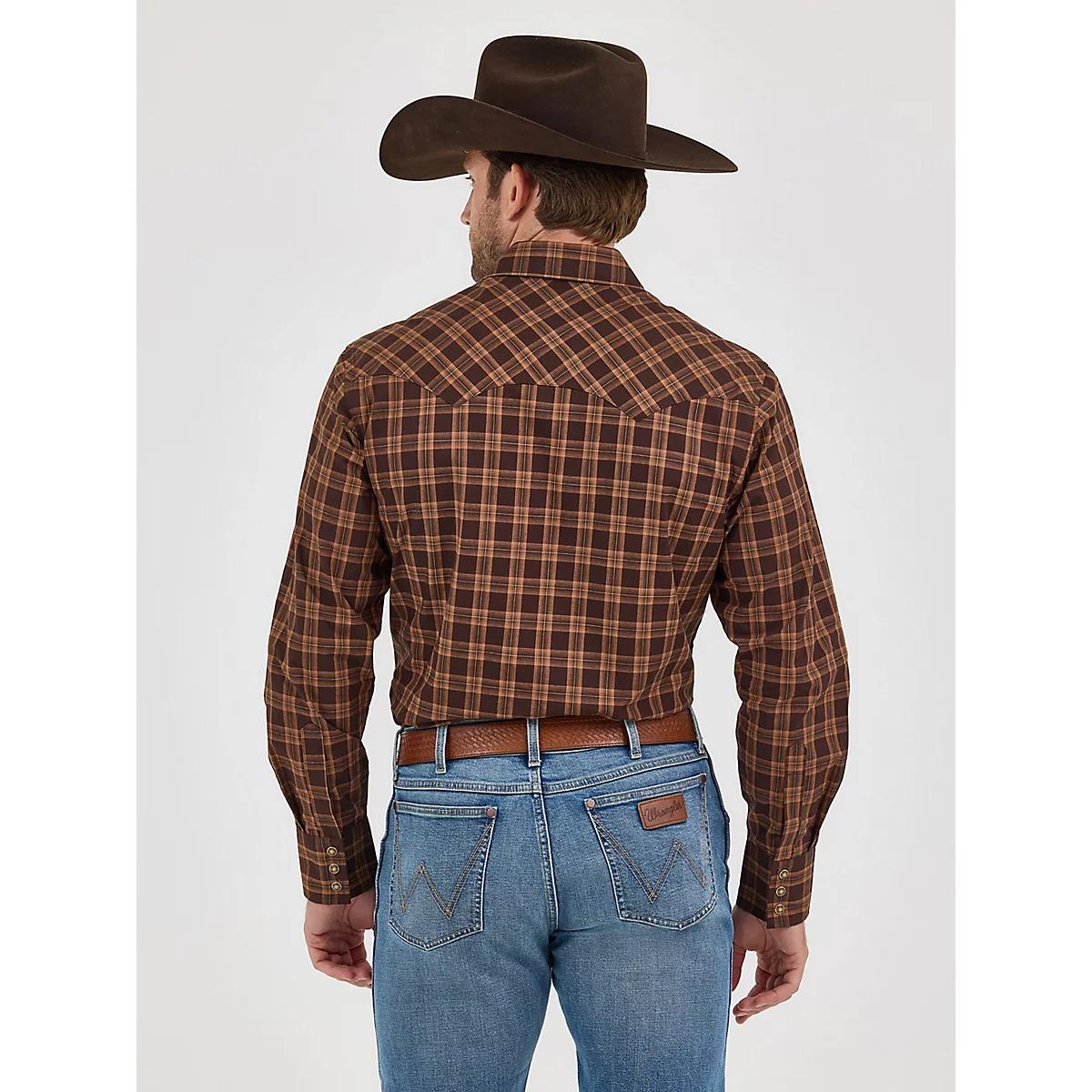 Men's Wrangler Retro® Long Sleeve Sawtooth Snap Pocket Western Shirt in Mocha Product Image