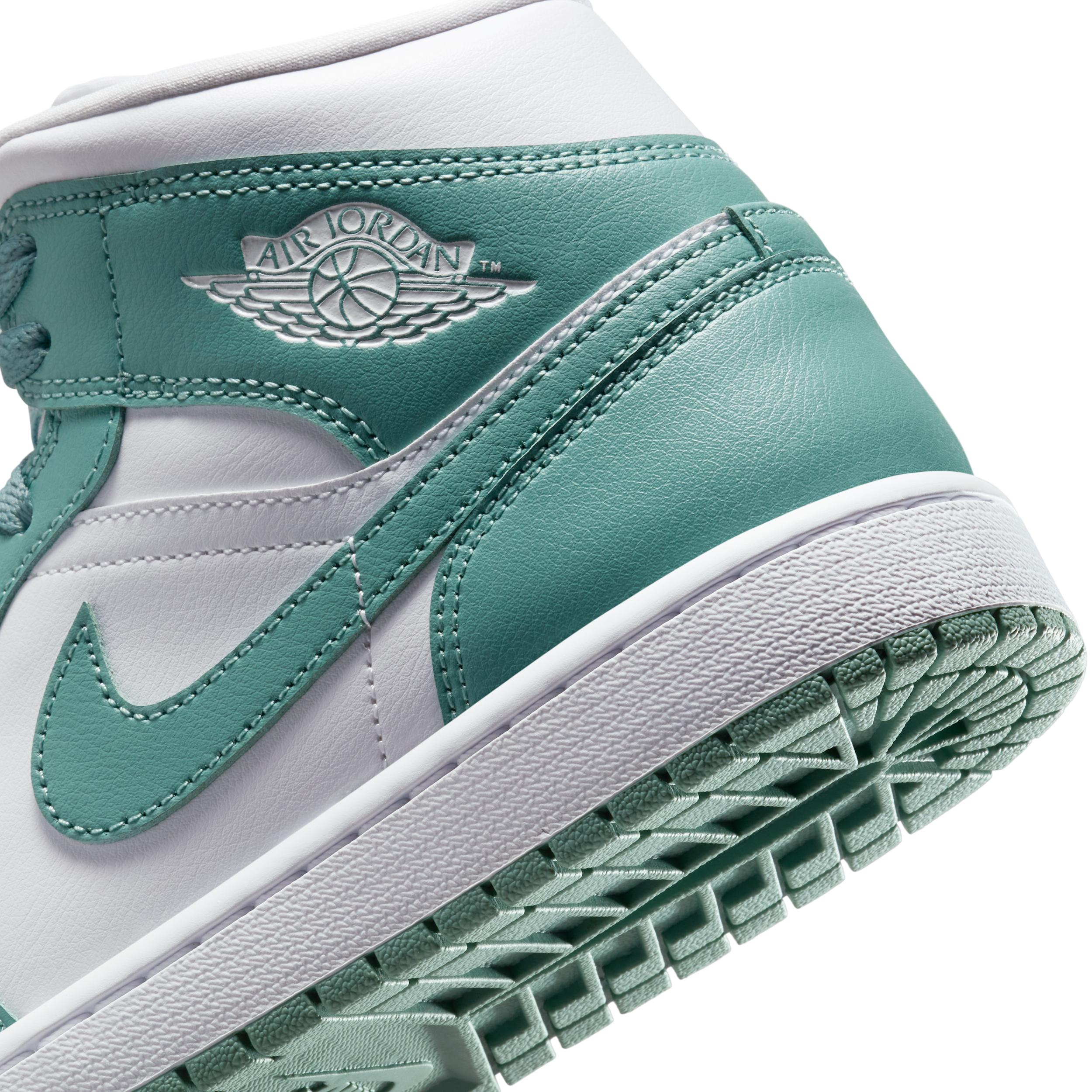 Women's Air Jordan 1 Mid Shoes Product Image