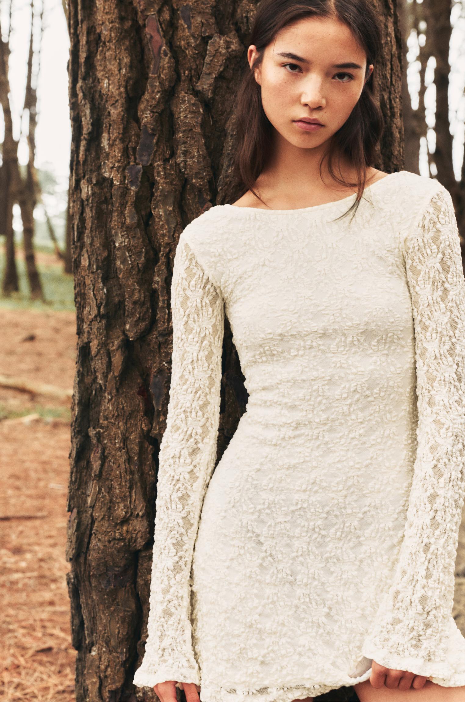 Short lace dress with long sleeves Product Image