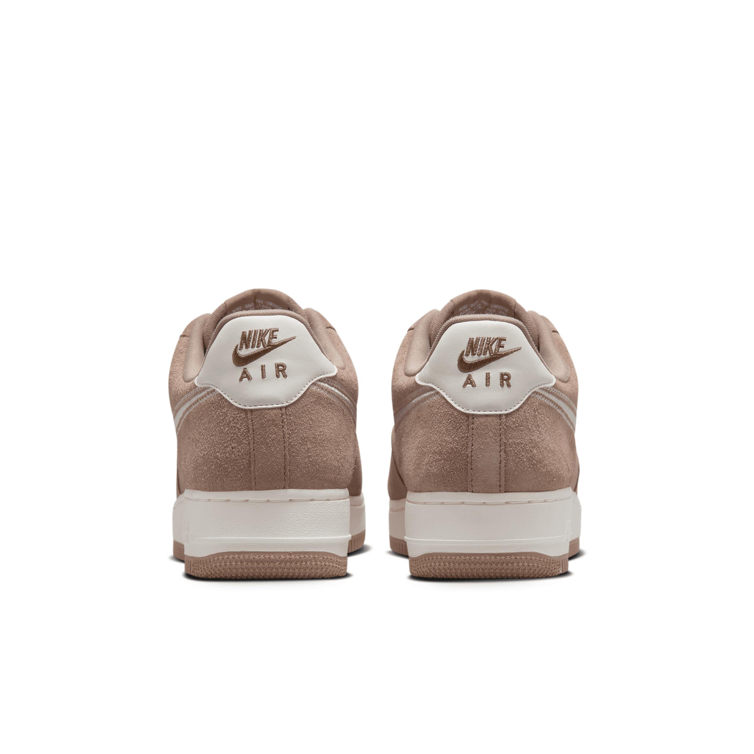 Nike Men's Air Force 1 '07 LV8 Shoes Product Image
