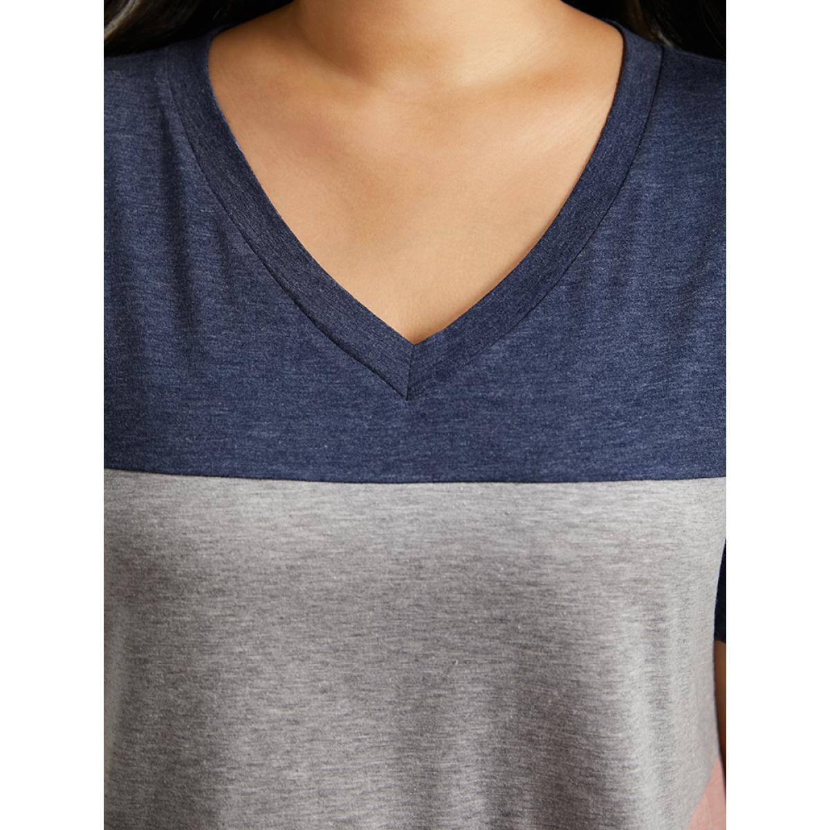 Plus Size Colorblock Contrast V Neck T-shirt Multicolor Women Casual Contrast Plain V-neck Dailywear T-shirts BloomChic 18-20/2X Product Image
