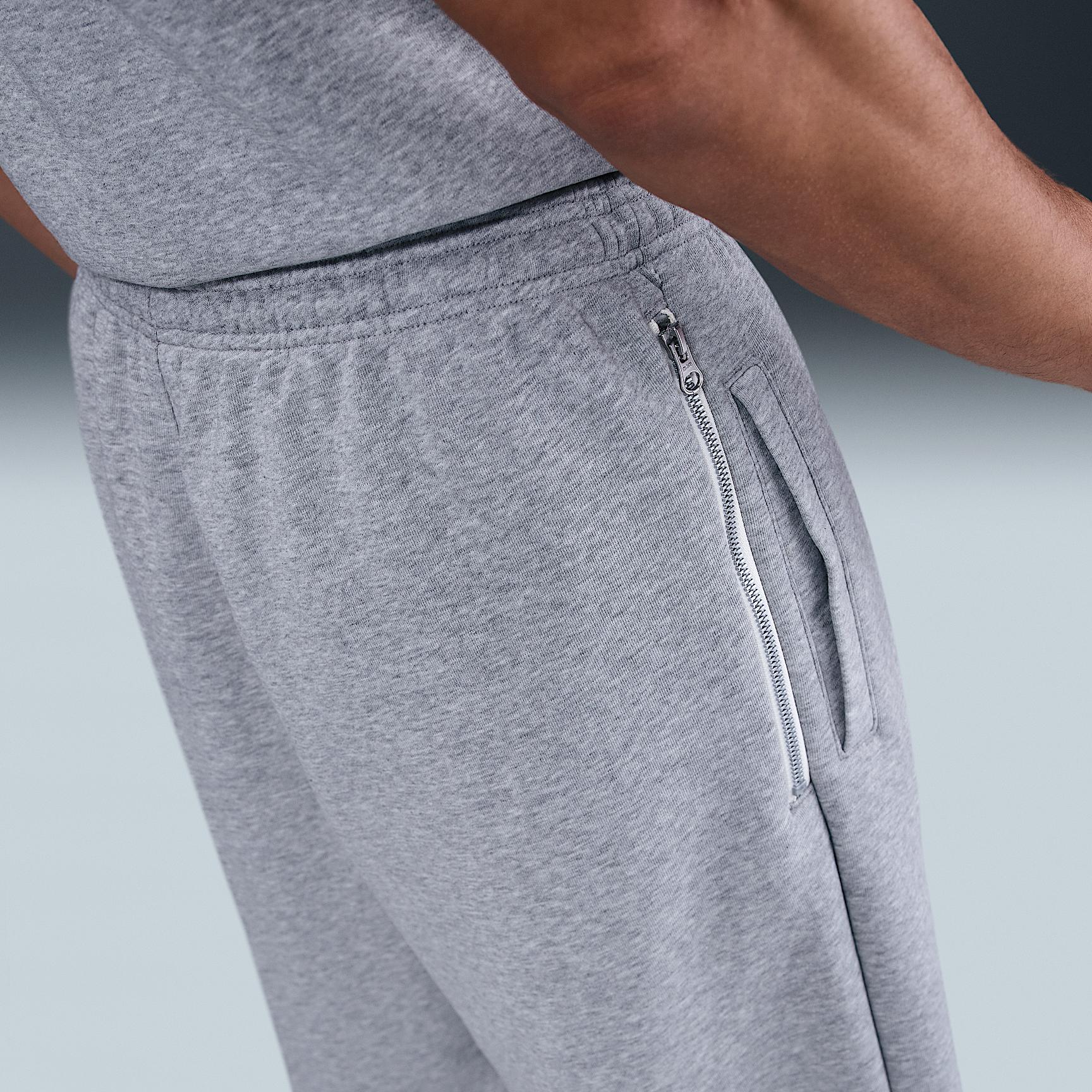 Nike Standard Issue Men's Dri-FIT 7/8-Length Basketball Pants Product Image