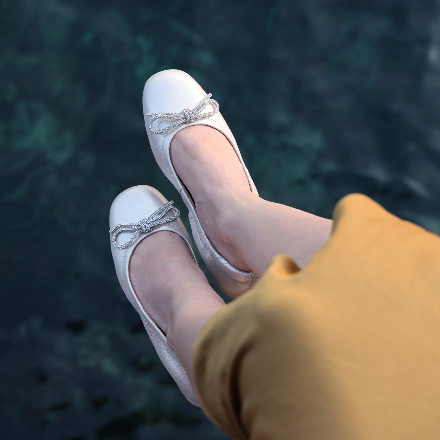 Cadence Bow Metatarsal Female Product Image